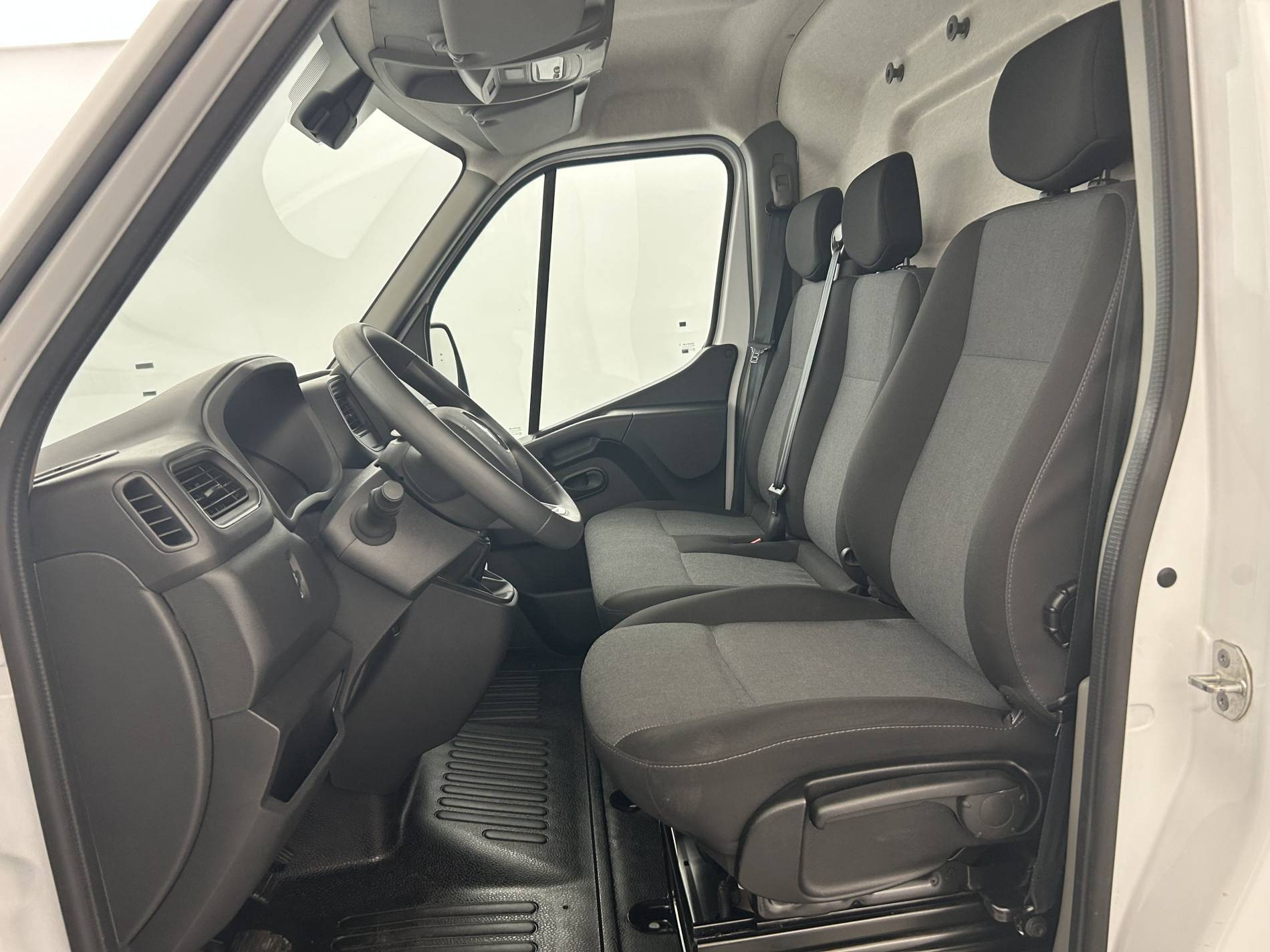 Vente en ligne Renault Master Fourgon MASTER FGN TRAC F3500 L2H2 BLUE DCI 135 au prix de 24 990 €
