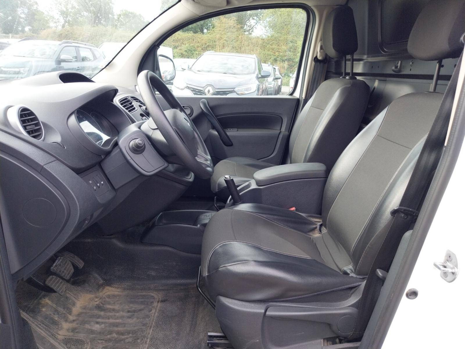 Vente en ligne Renault Kangoo Express  BLUE DCI 95 au prix de 11 990 €