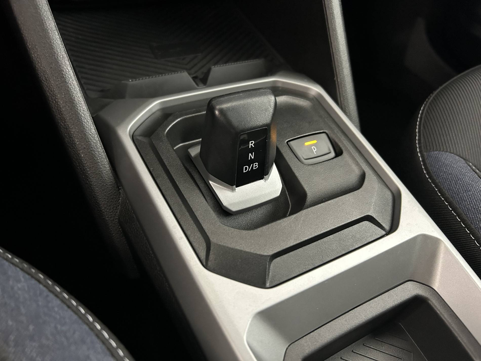 Vente en ligne Dacia Duster  Hybrid 140 au prix de 26 390 €