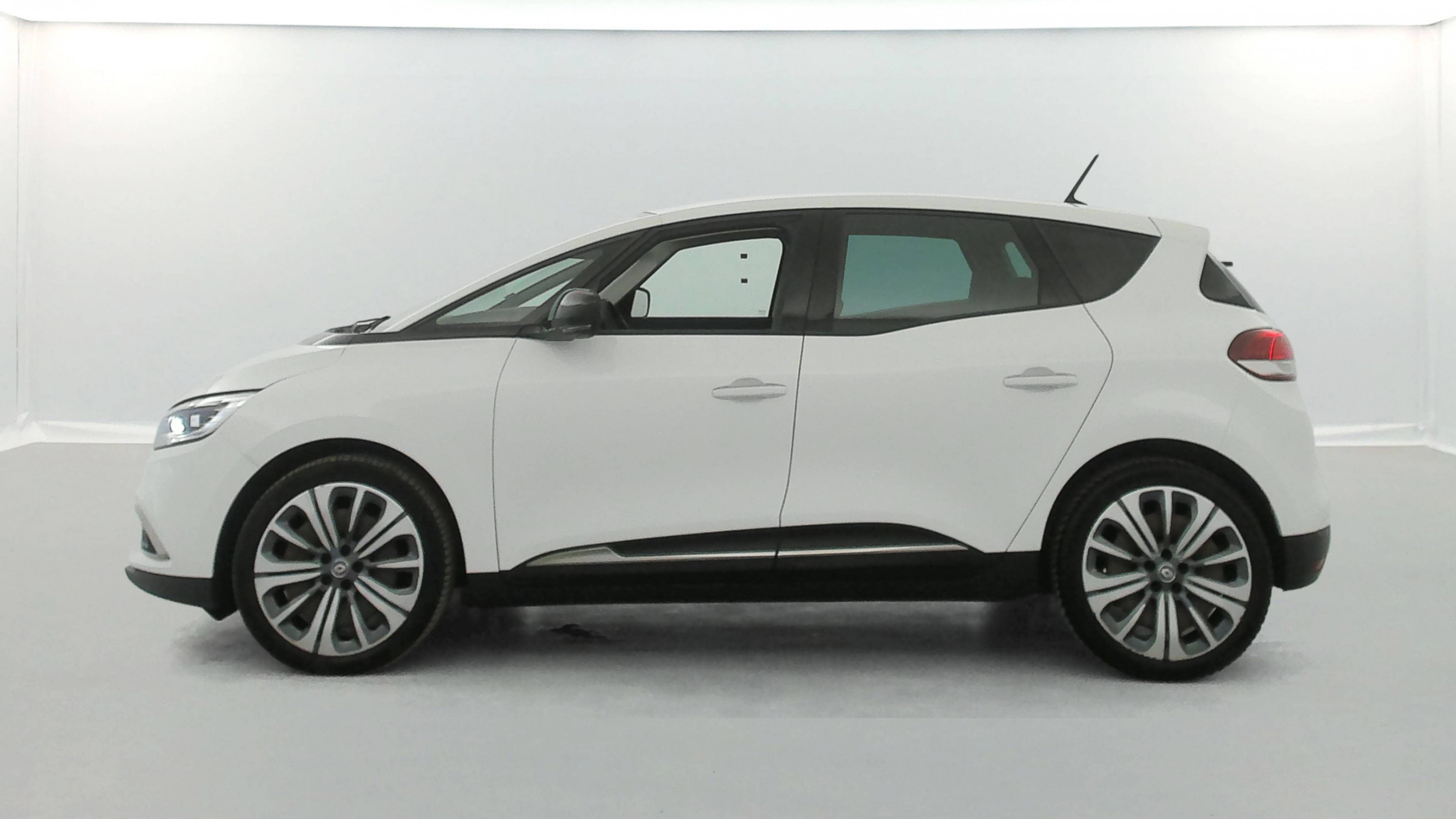Vente en ligne Renault Scenic 4 Scenic Blue dCi 120 - 21 au prix de 13 990 €