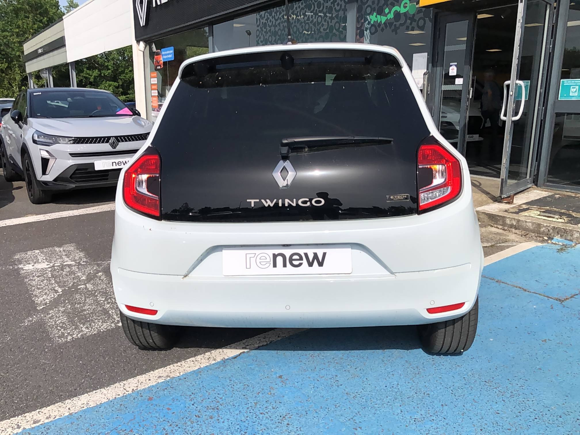 Vente en ligne Renault Twingo Electrique Twingo III E-Tech au prix de 15 990 €