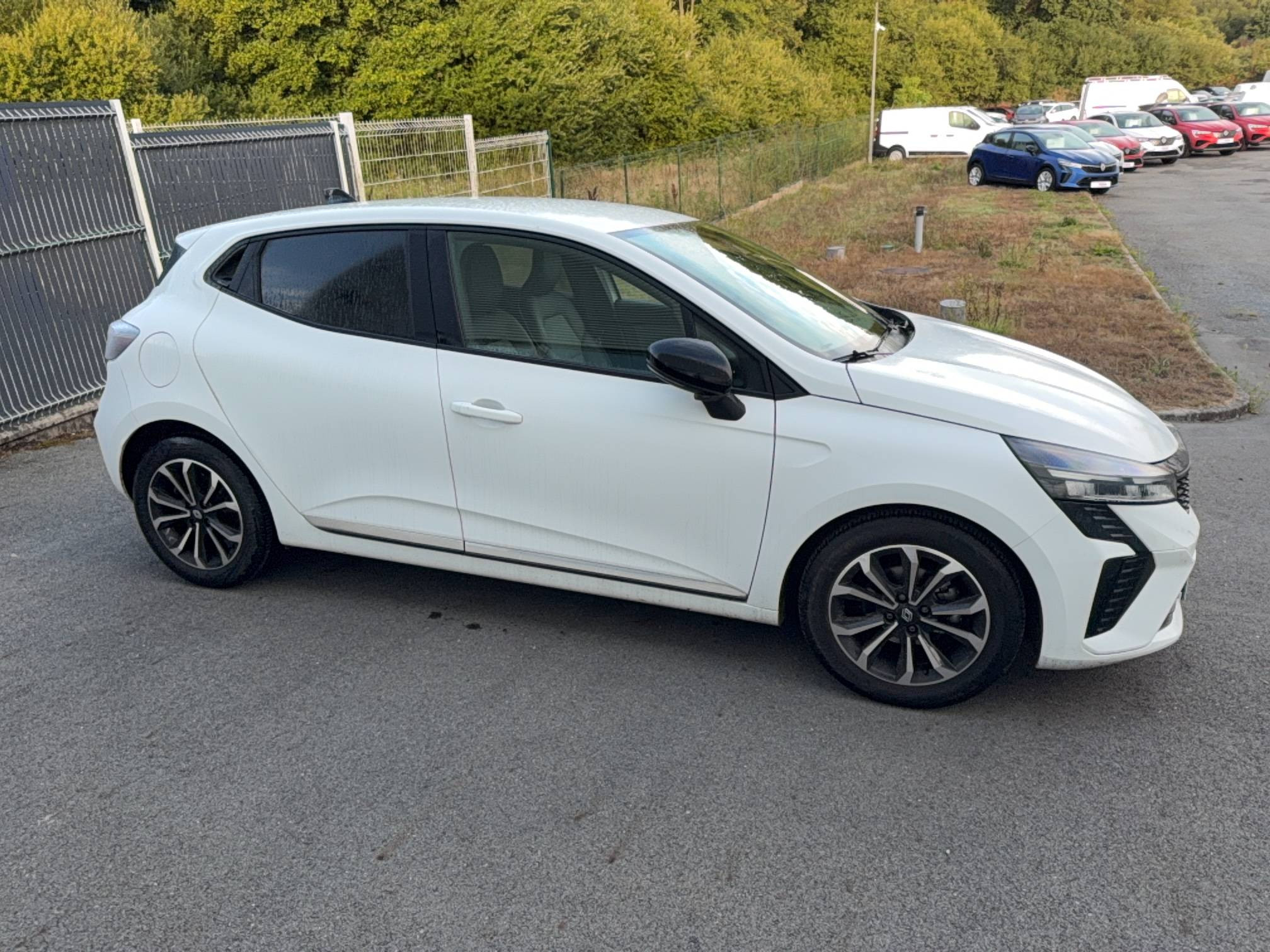 Vente en ligne Renault Clio 5 Clio TCe 90 au prix de 15 990 €