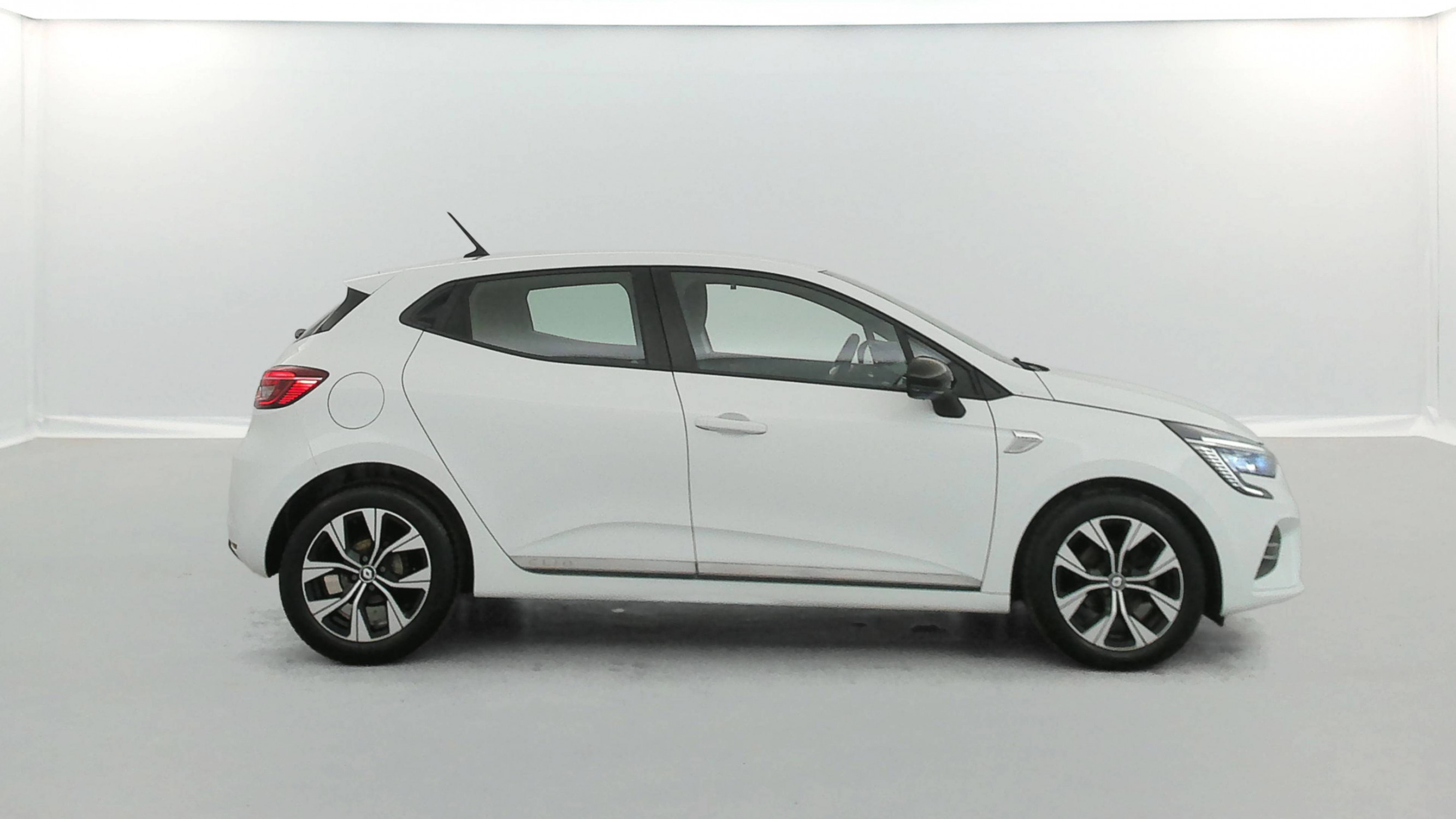 Vente en ligne Renault Clio 5 Clio TCe 90 - 21N au prix de 14 490 €