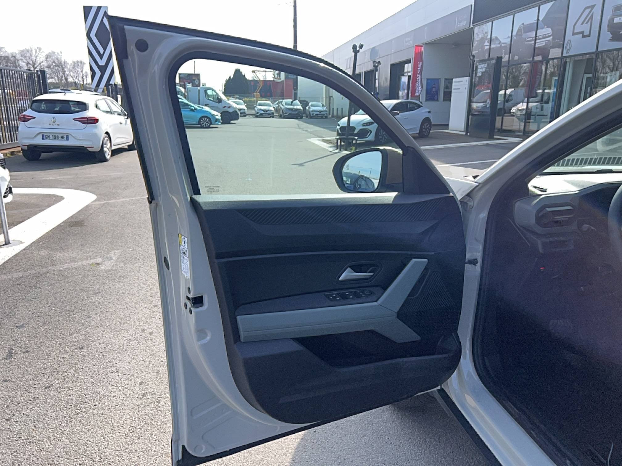Vente en ligne Dacia Duster  Hybrid-G 150 4x4 au prix de 32 600 €