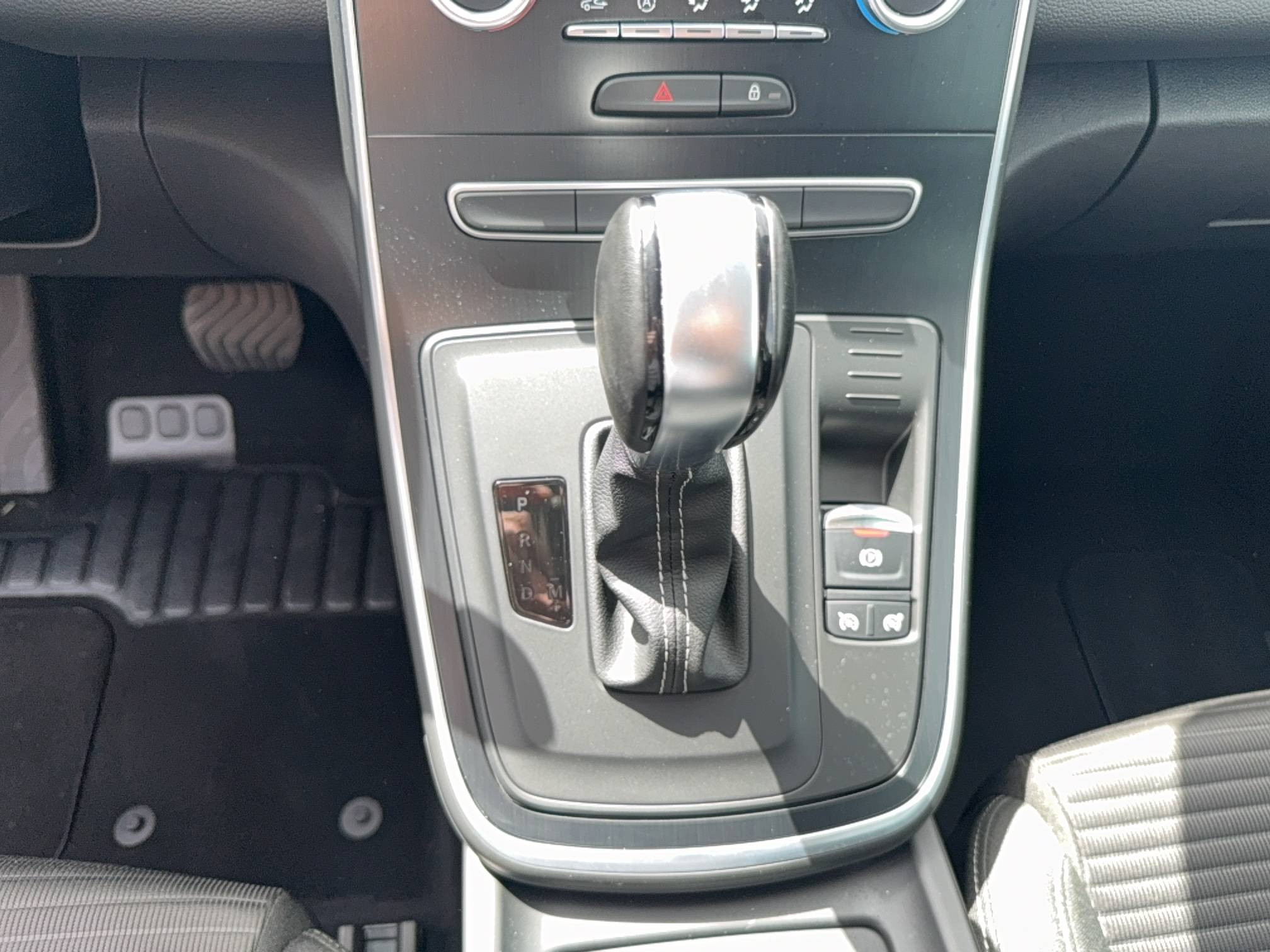 Vente en ligne Renault Grand Scenic 4 Grand Scenic TCe 140 EDC au prix de 22 830 €
