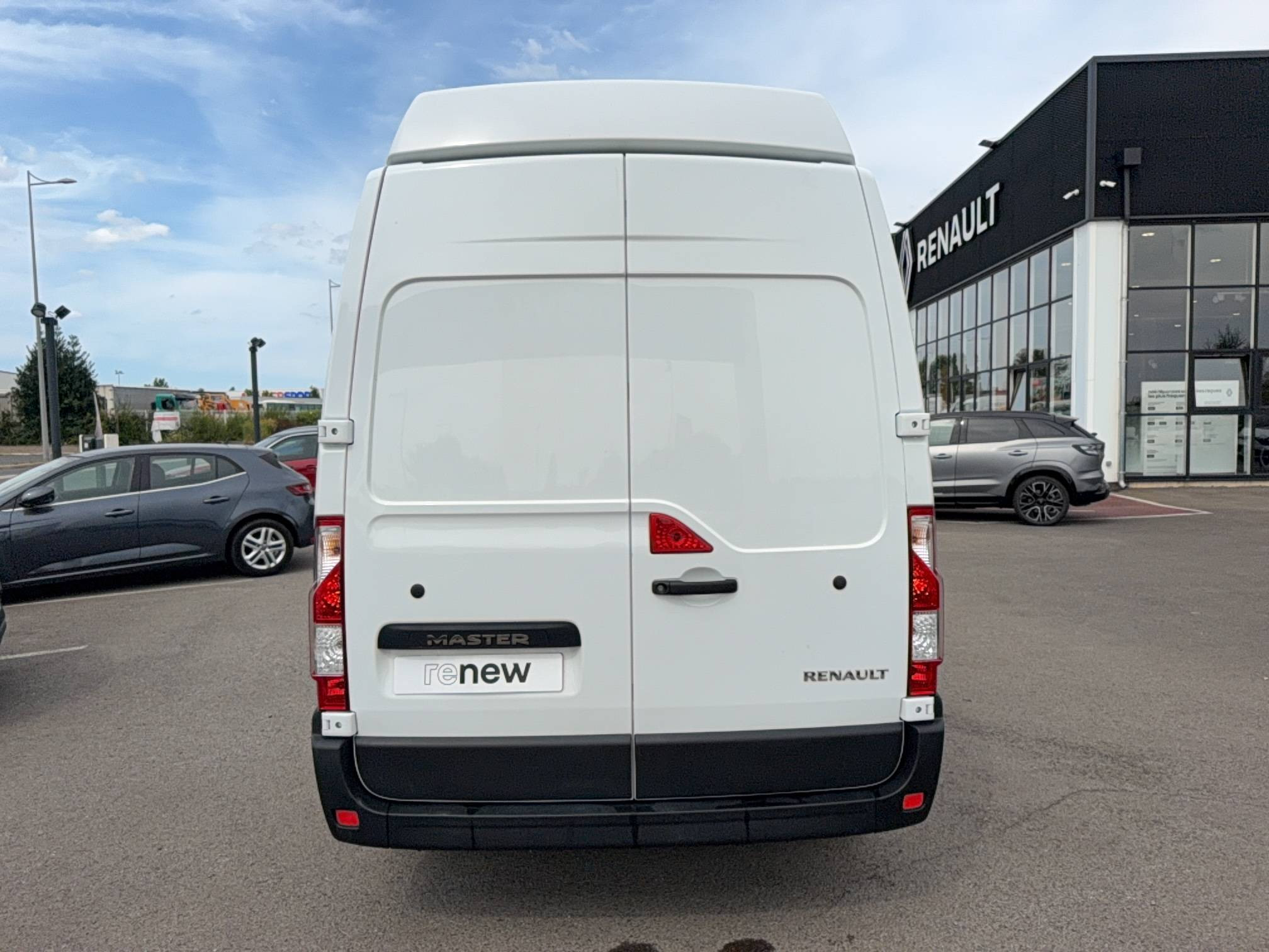 Vente en ligne Renault Master Fourgon MASTER FGN TRAC F3500 L3H3 BLUE DCI 135 au prix de 23 990 €