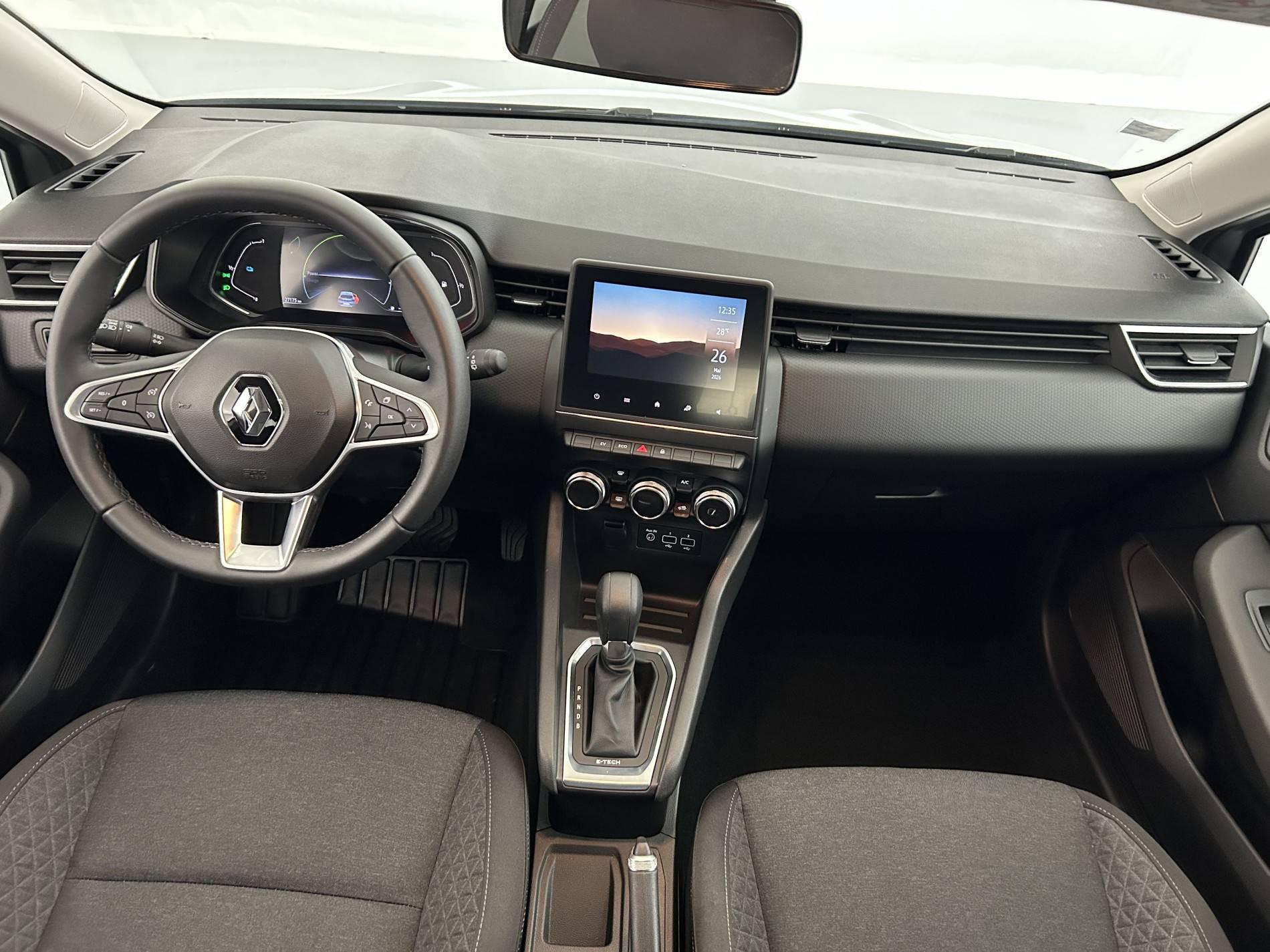 Vente en ligne Renault Clio 5 Clio E-Tech 140 - 21N au prix de 16 791 €
