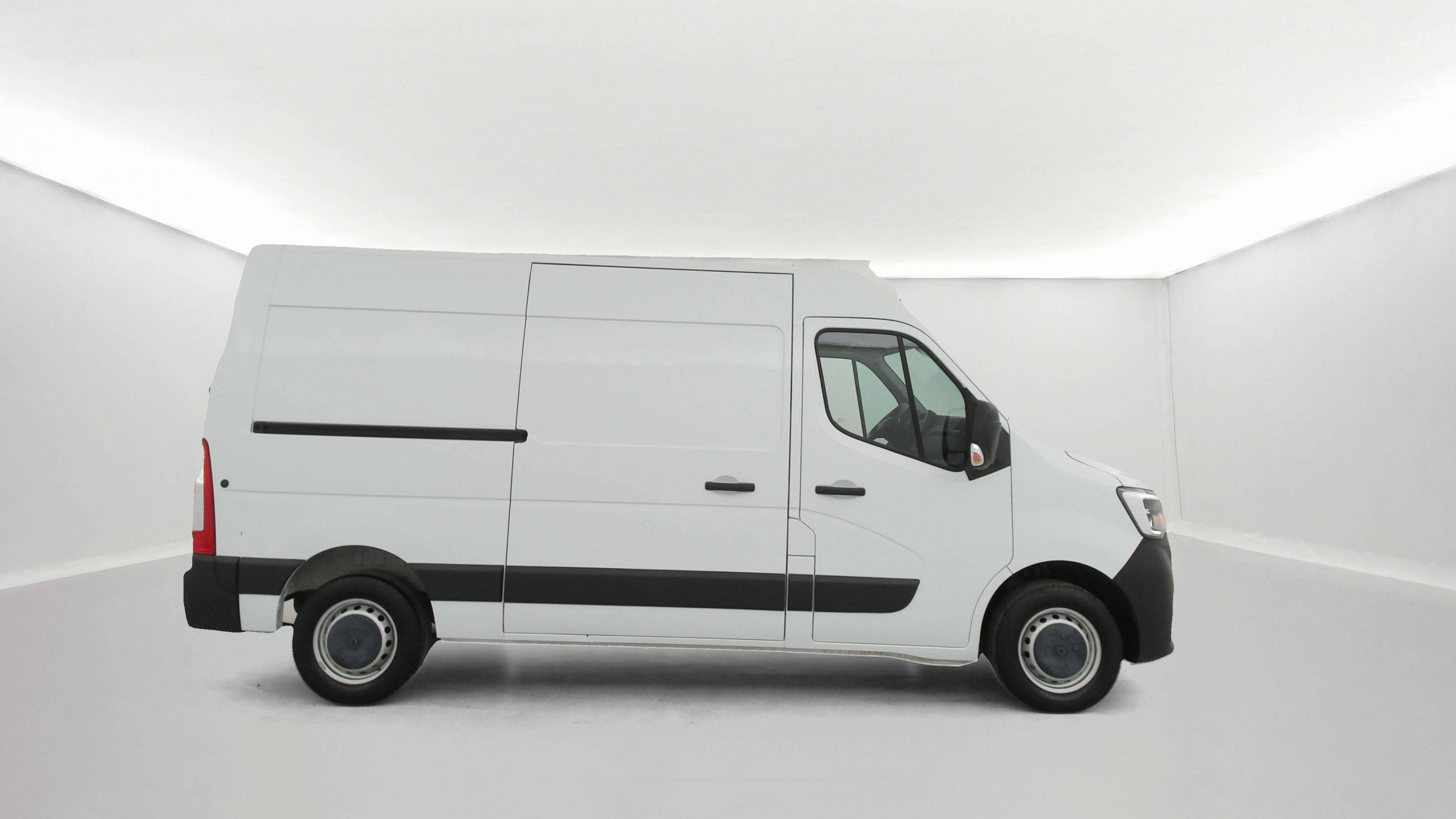 Vente en ligne Renault Master Fourgon MASTER FGN TRAC F3500 L2H2 BLUE DCI 135 au prix de 24 990 €
