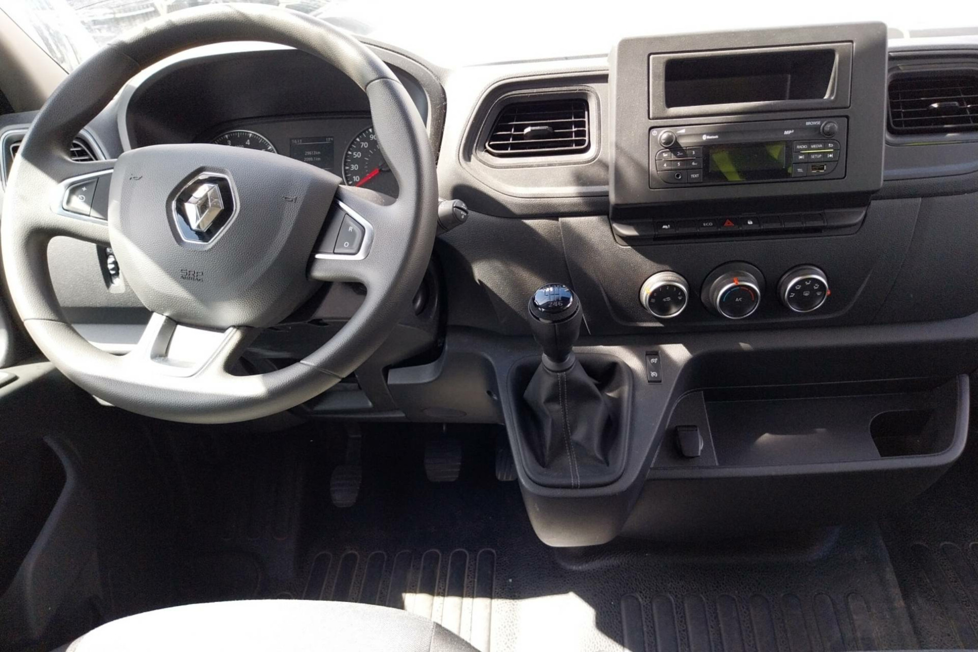 Vente en ligne Renault Master Fourgon MASTER FGN TRAC F3500 L3H3 BLUE DCI 135 au prix de 29 999 €