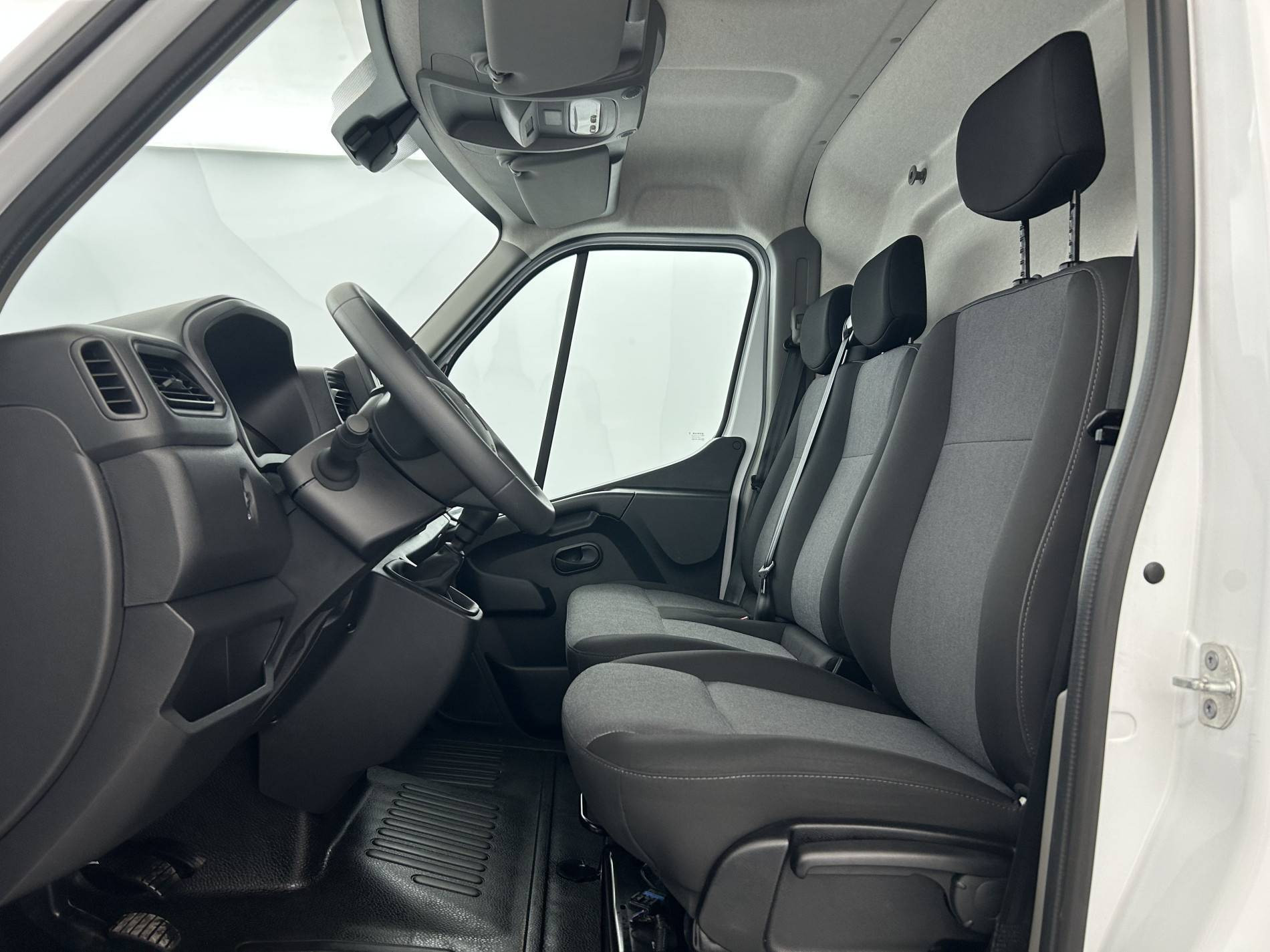 Vente en ligne Renault Master Fourgon MASTER FGN TRAC F3500 L2H2 BLUE DCI 135 au prix de 25 490 €