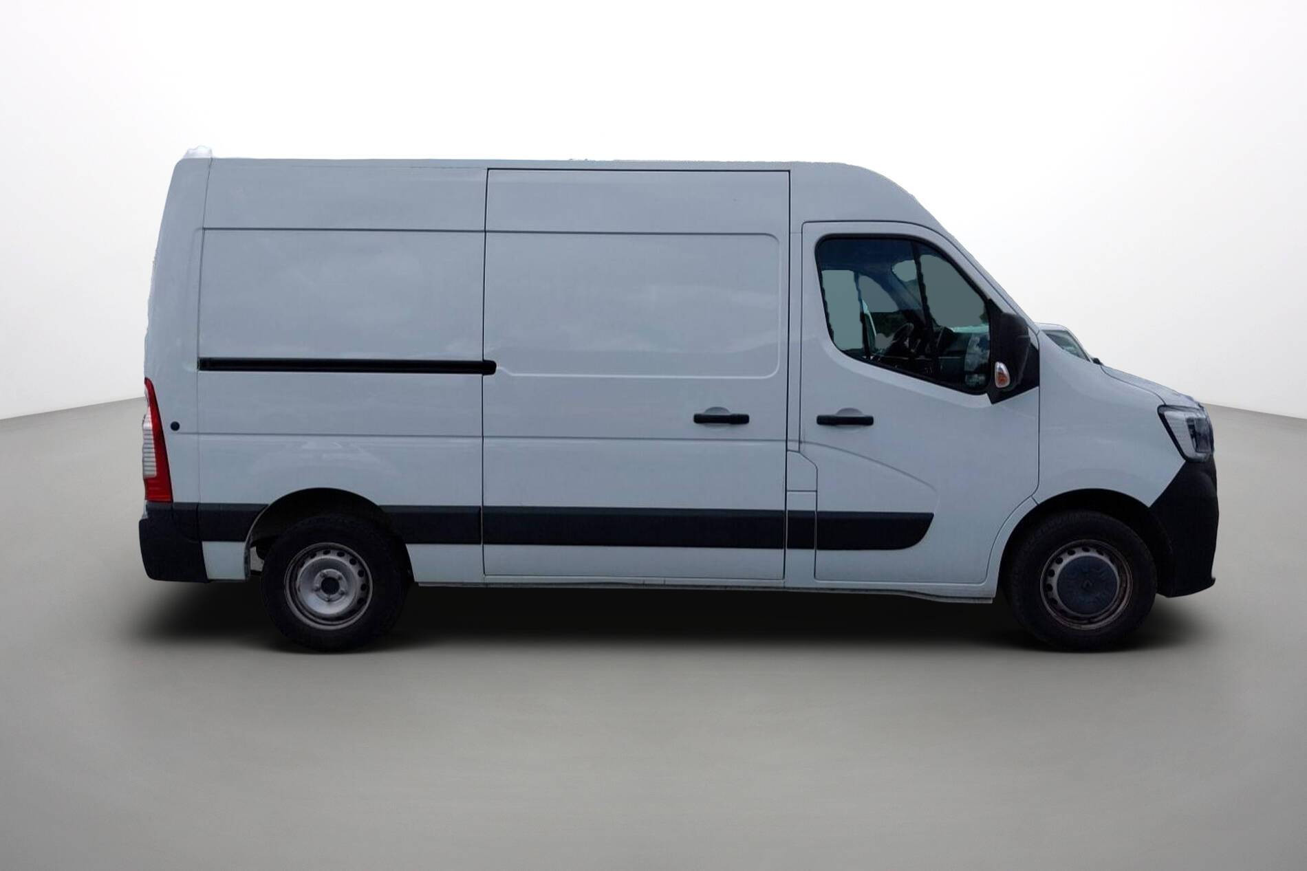 Vente en ligne Renault Master Fourgon MASTER FGN TRAC F3500 L2H2 BLUE DCI 135 au prix de 24 990 €