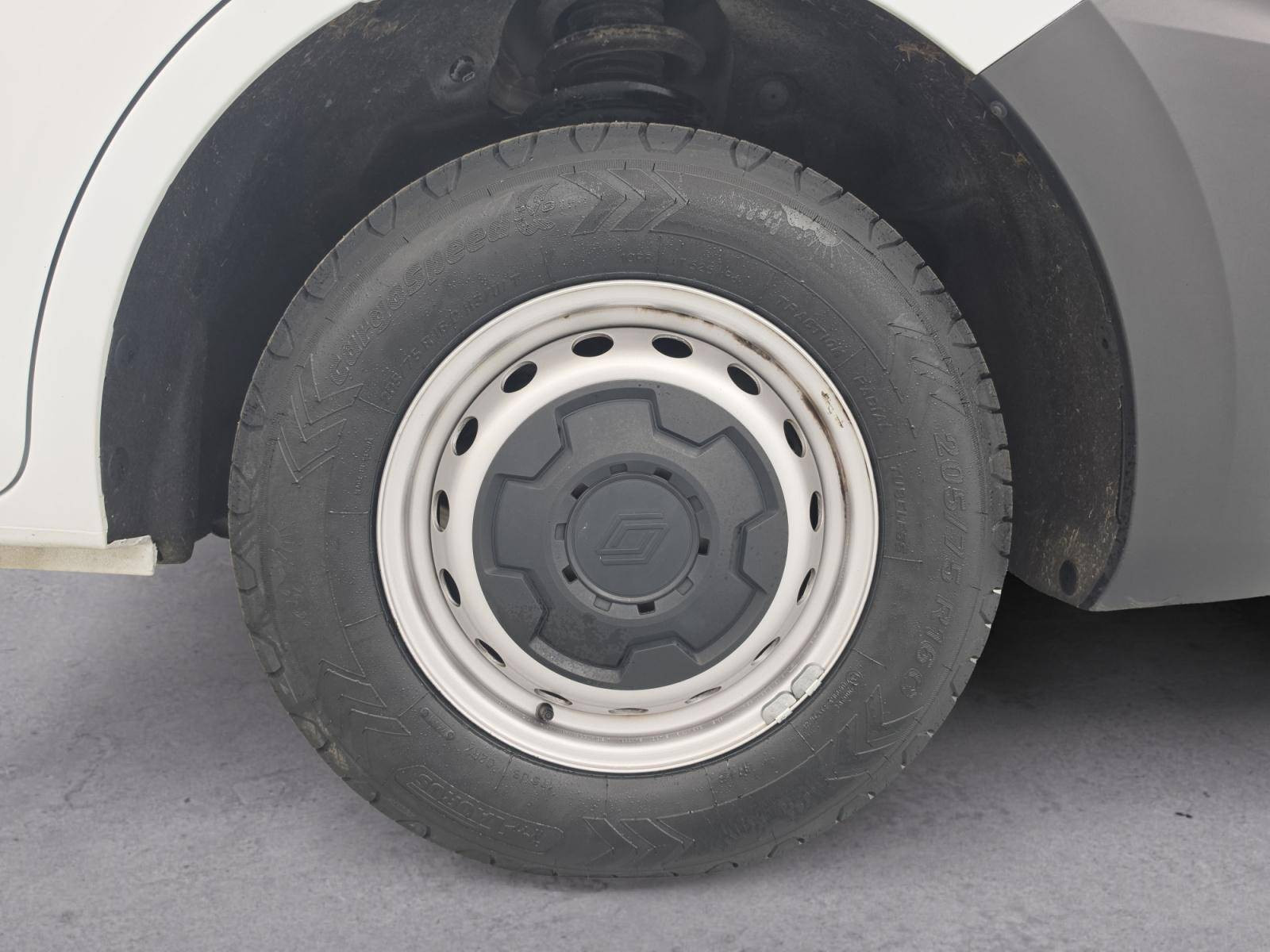 Vente en ligne Renault Master Fourgon MASTER FG BLUE DCI 130 L2H2 3T5 TR au prix de 28 490 €