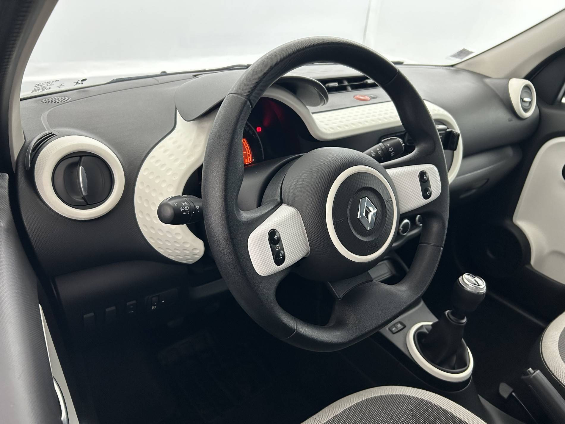 Vente en ligne Renault Twingo 3  SCe 65 - 21 au prix de 10 490 €