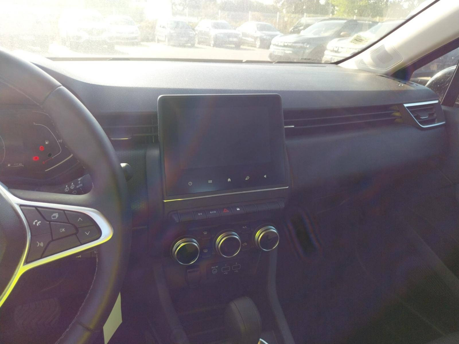 Vente en ligne Renault Clio 5 Clio E-Tech full hybrid 145 au prix de 17 900 €