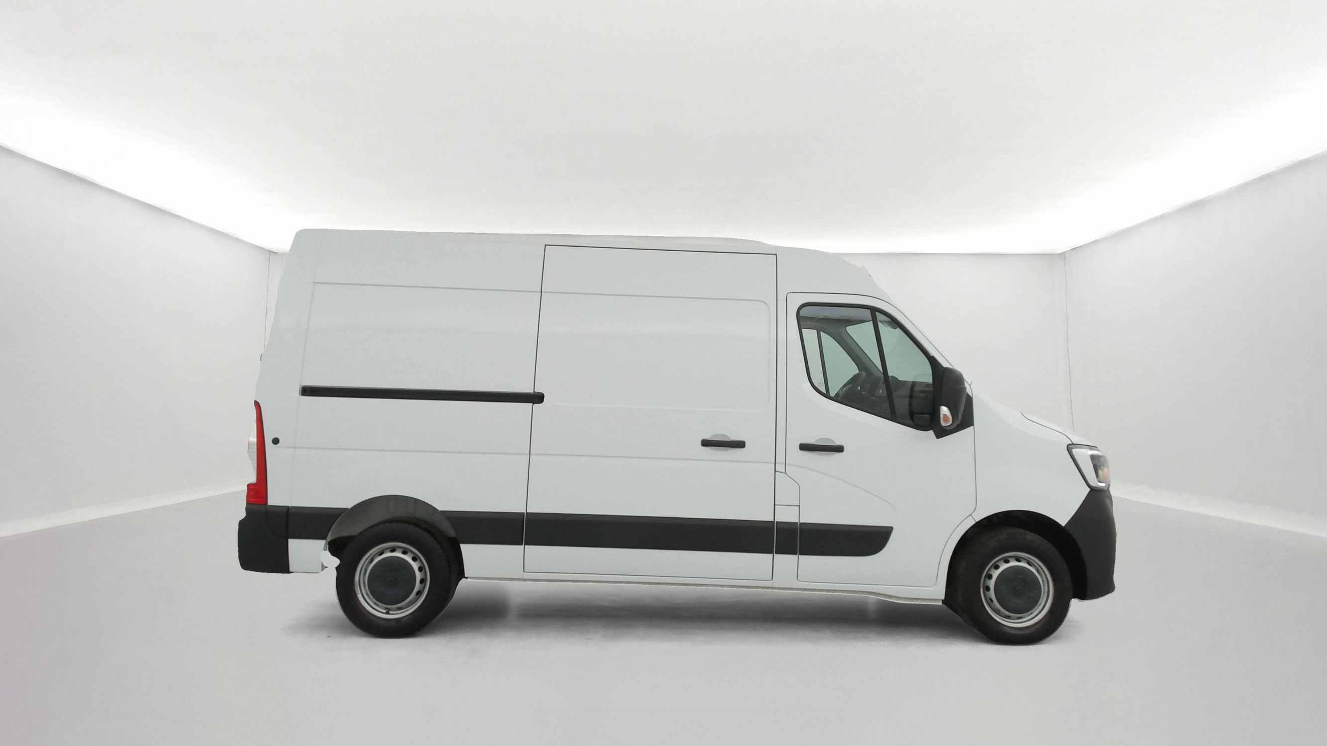 Vente en ligne Renault Master Fourgon MASTER FGN TRAC F3500 L2H2 BLUE DCI 135 au prix de 24 000 €