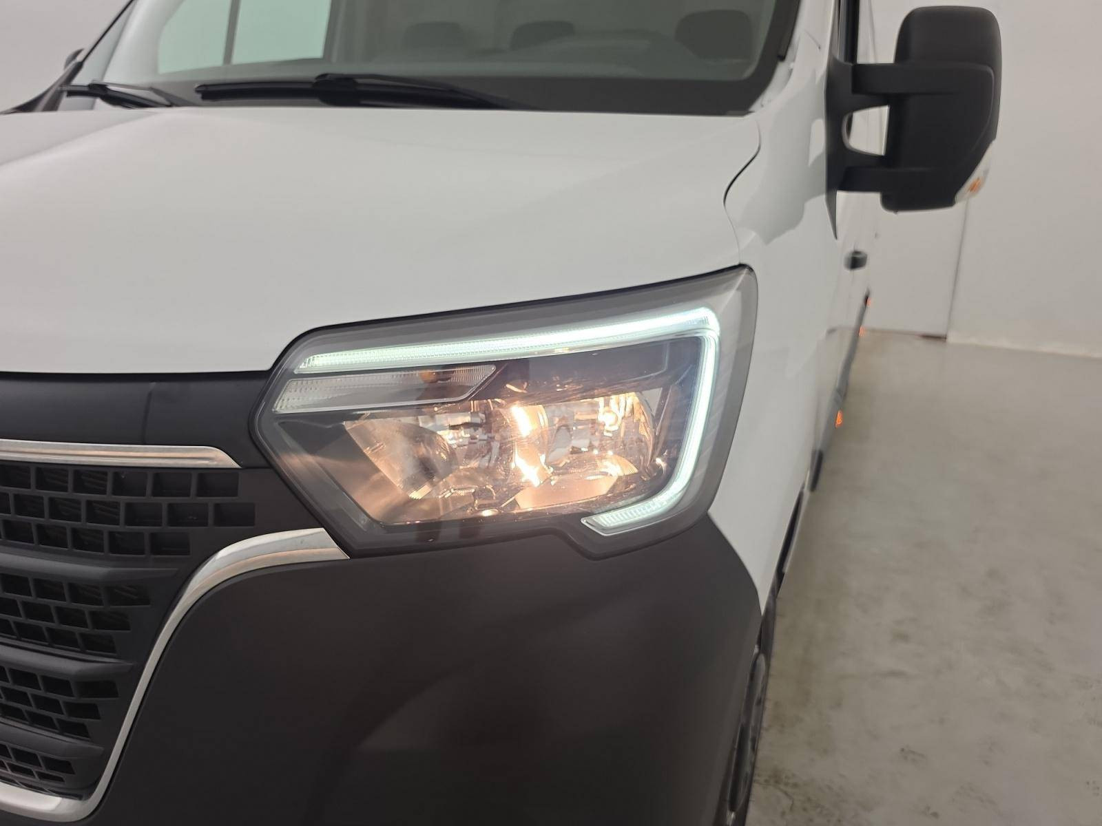 Vente en ligne Renault Master Fourgon MASTER FGN TRAC F3500 L3H3 BLUE DCI 135 au prix de 24 490 €