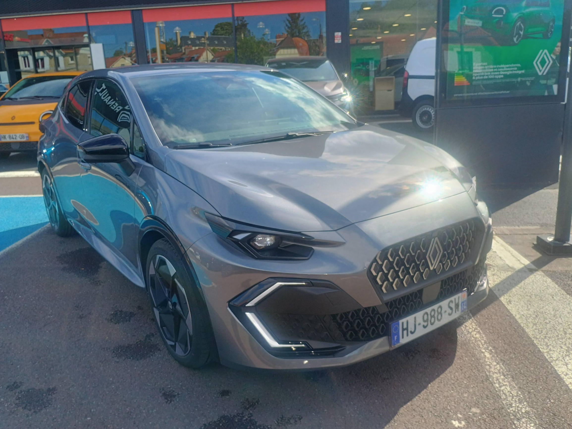 Vente en ligne Renault Clio 6 Clio E-Tech full hybrid 160 ch au prix de 28 200 €