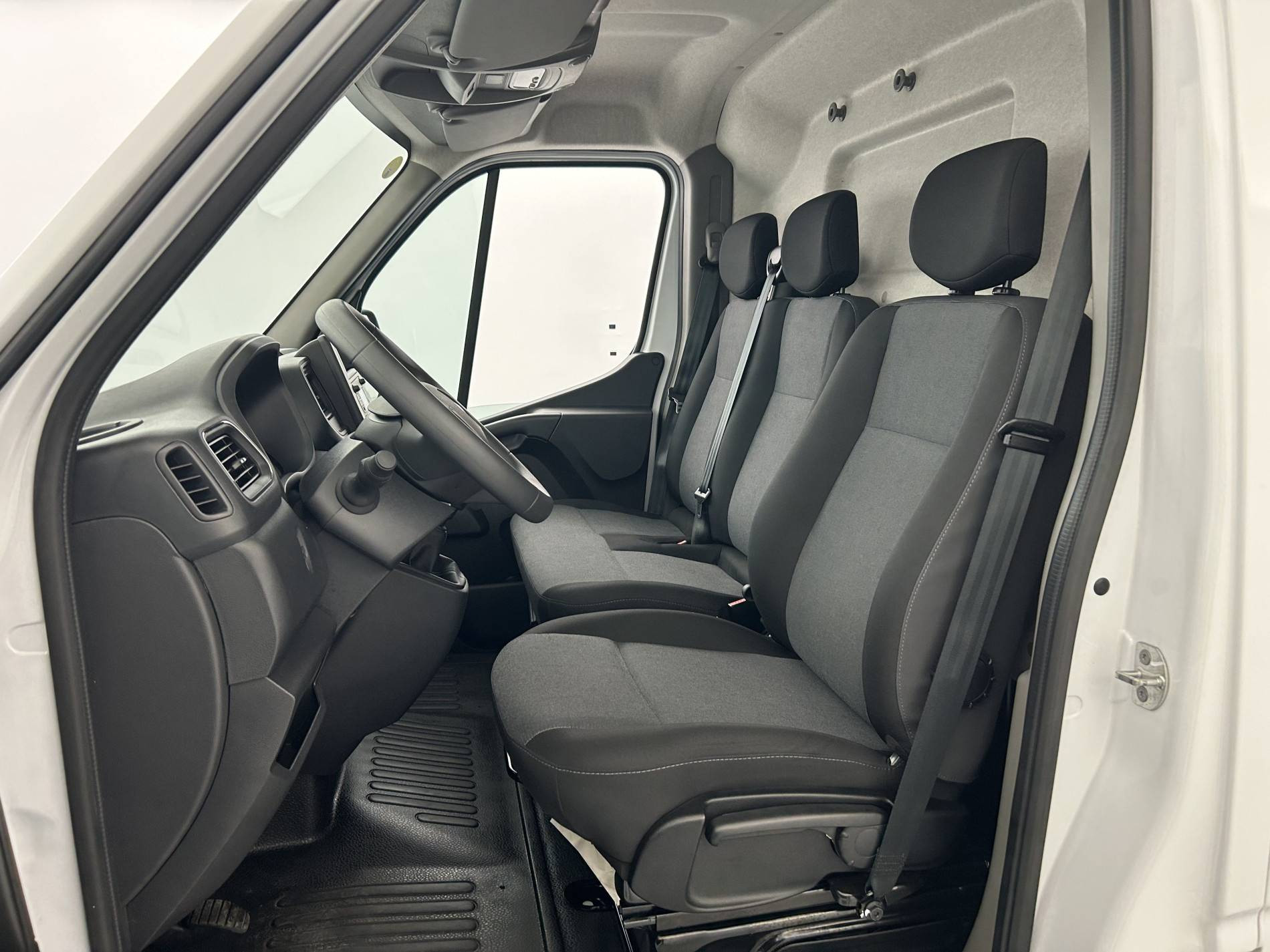 Vente en ligne Renault Master Fourgon MASTER FGN TRAC F3500 L3H3 BLUE DCI 135 au prix de 28 990 €