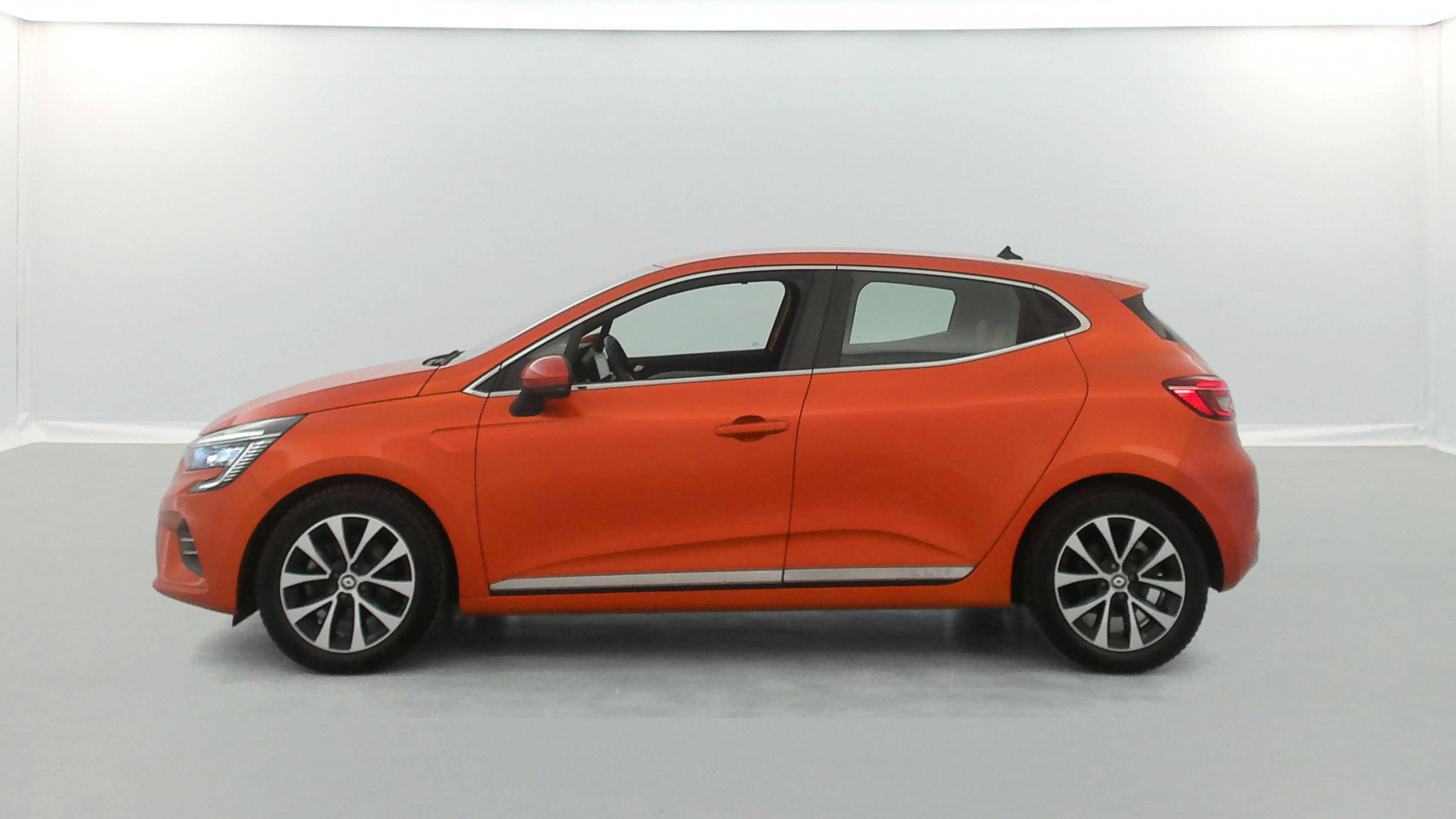 Vente en ligne Renault Clio 5 Clio E-Tech 140 - 21N au prix de 16 390 €