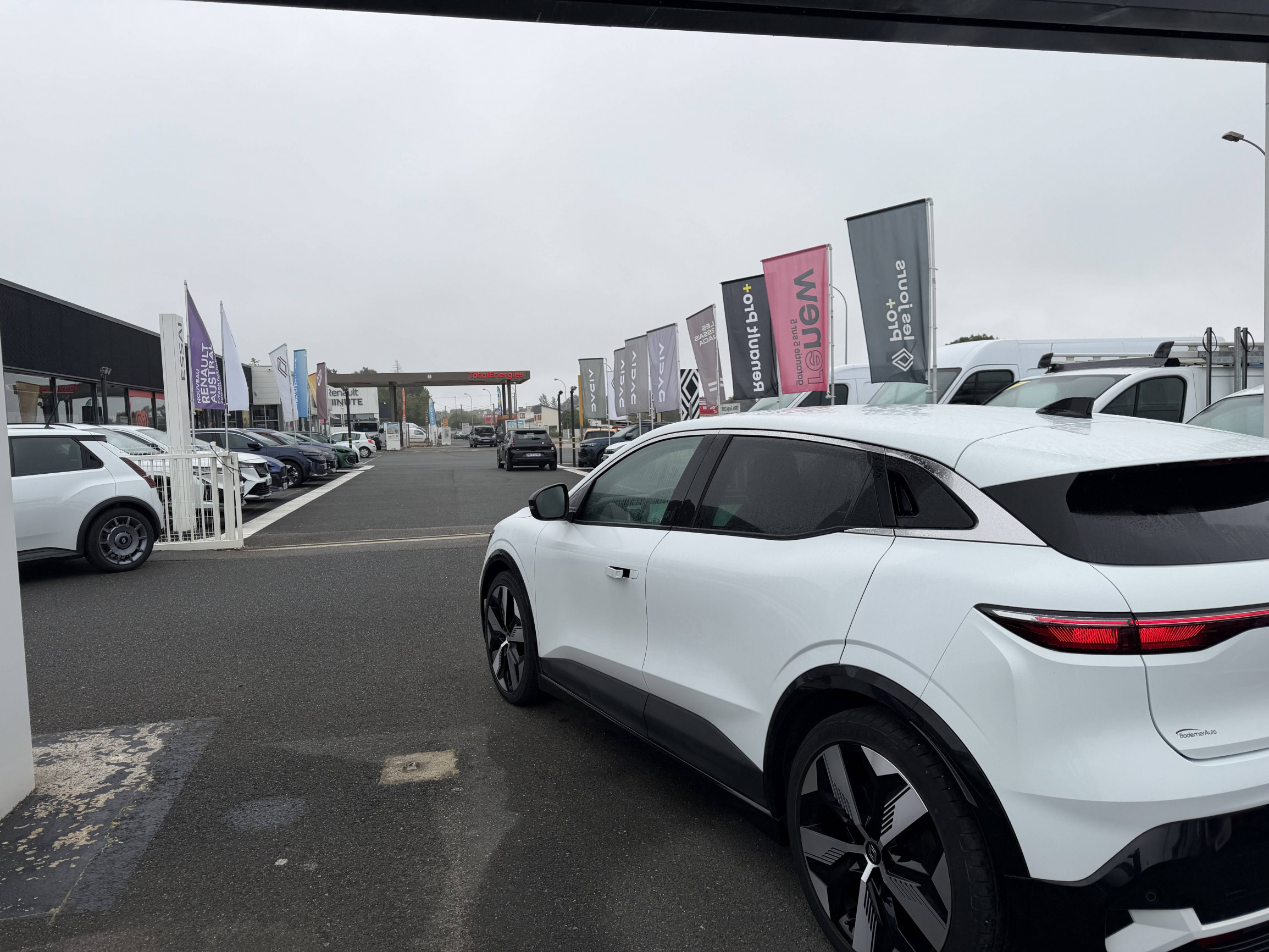 Vente en ligne Renault Megane E-Tech  EV60 220 ch super charge au prix de 26 990 €