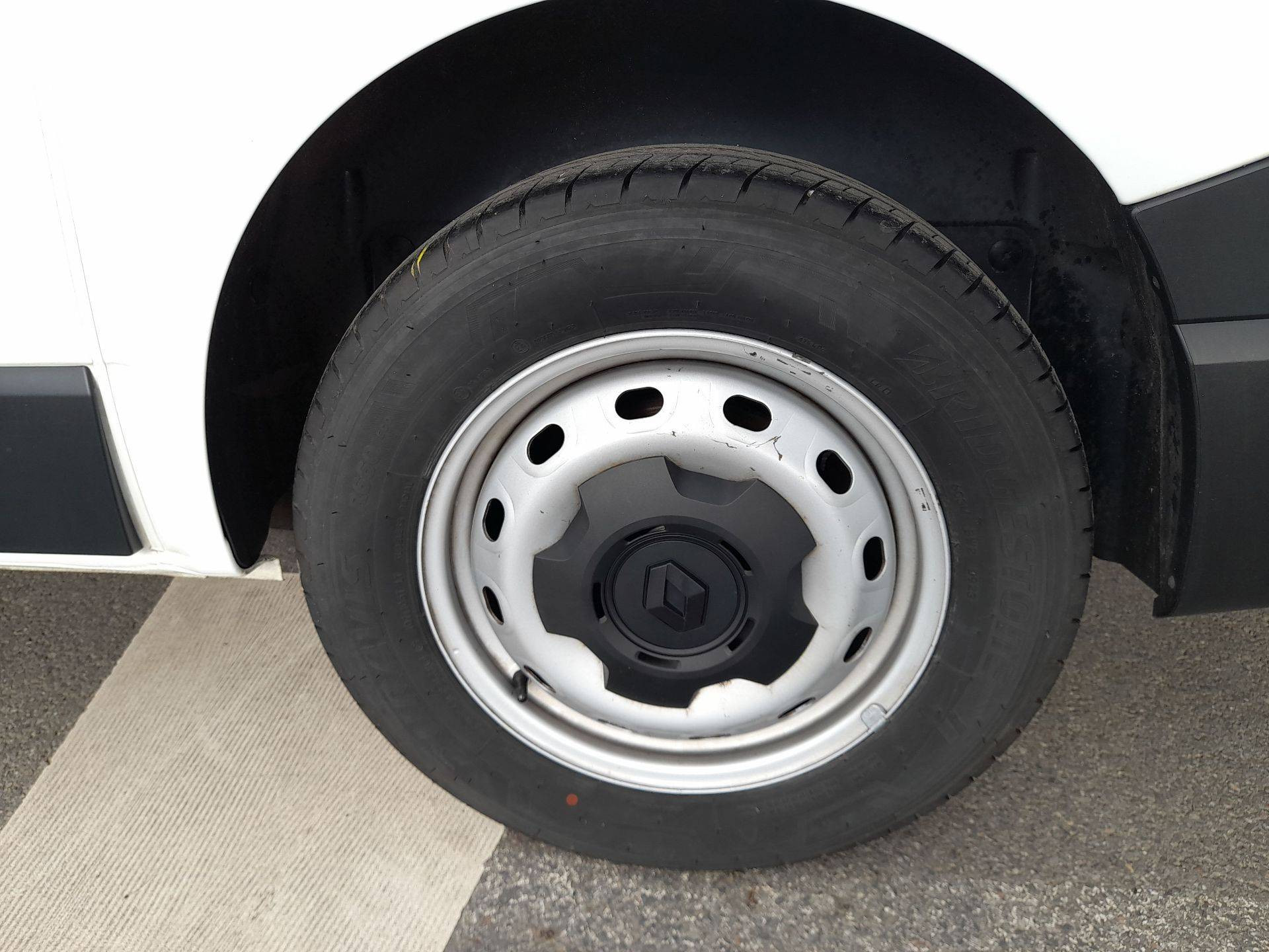 Vente en ligne Renault Trafic 3 Fourgon TRAFIC FGN L1H1 2800 KG BLUE DCI 130 au prix de 18 590 €