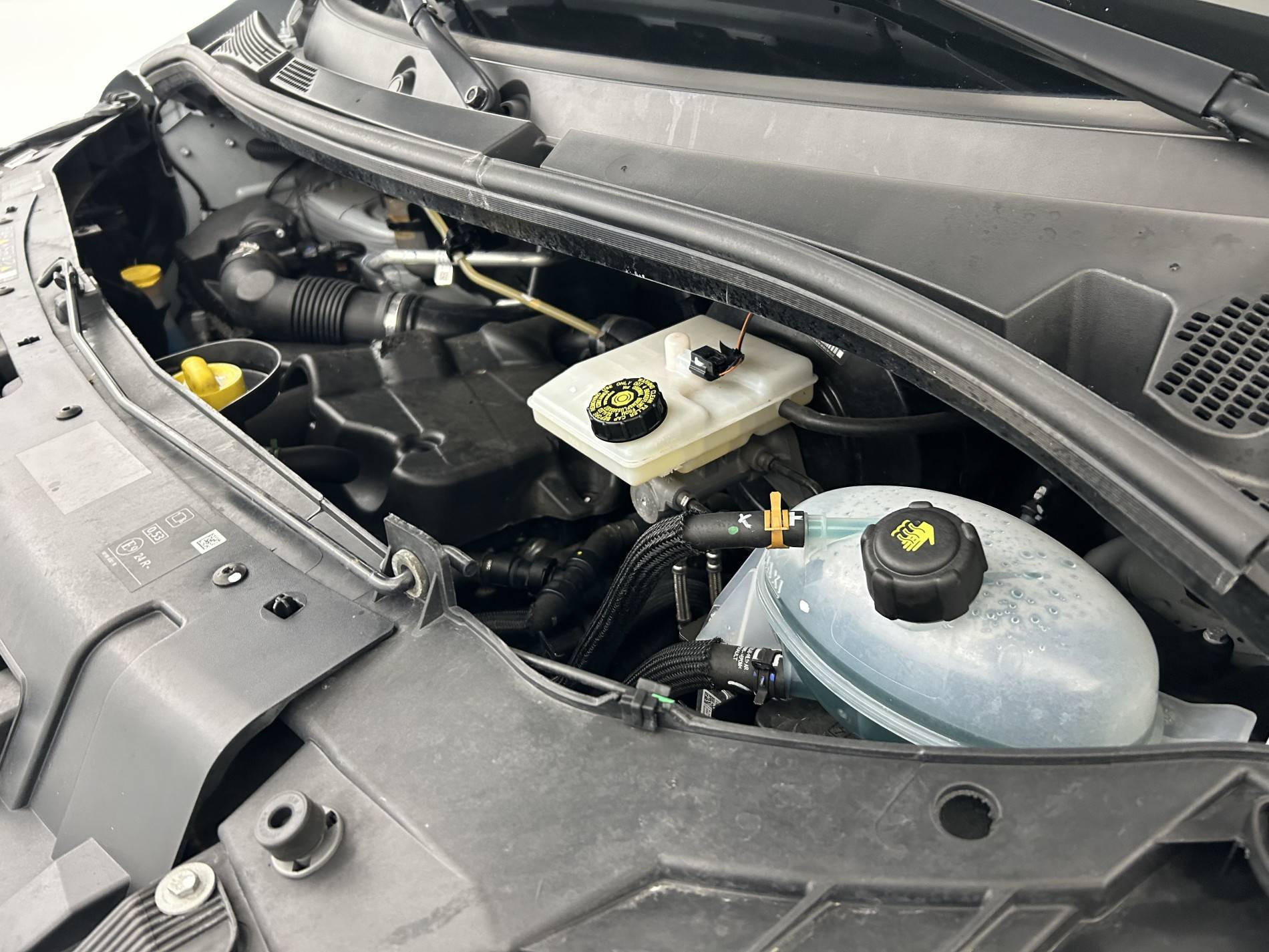 Vente en ligne Renault Master Fourgon MASTER FGN TRAC F3500 L2H2 BLUE DCI 135 au prix de 23 490 €