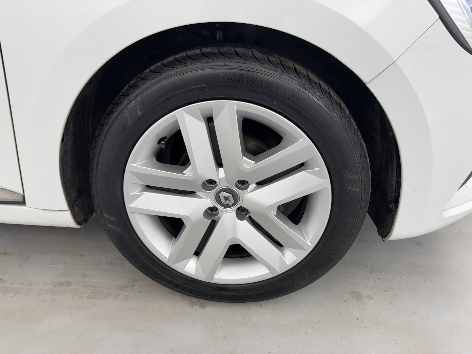 Vente en ligne Renault Clio 5 Clio TCe 90 - 21 au prix de 14 290 €