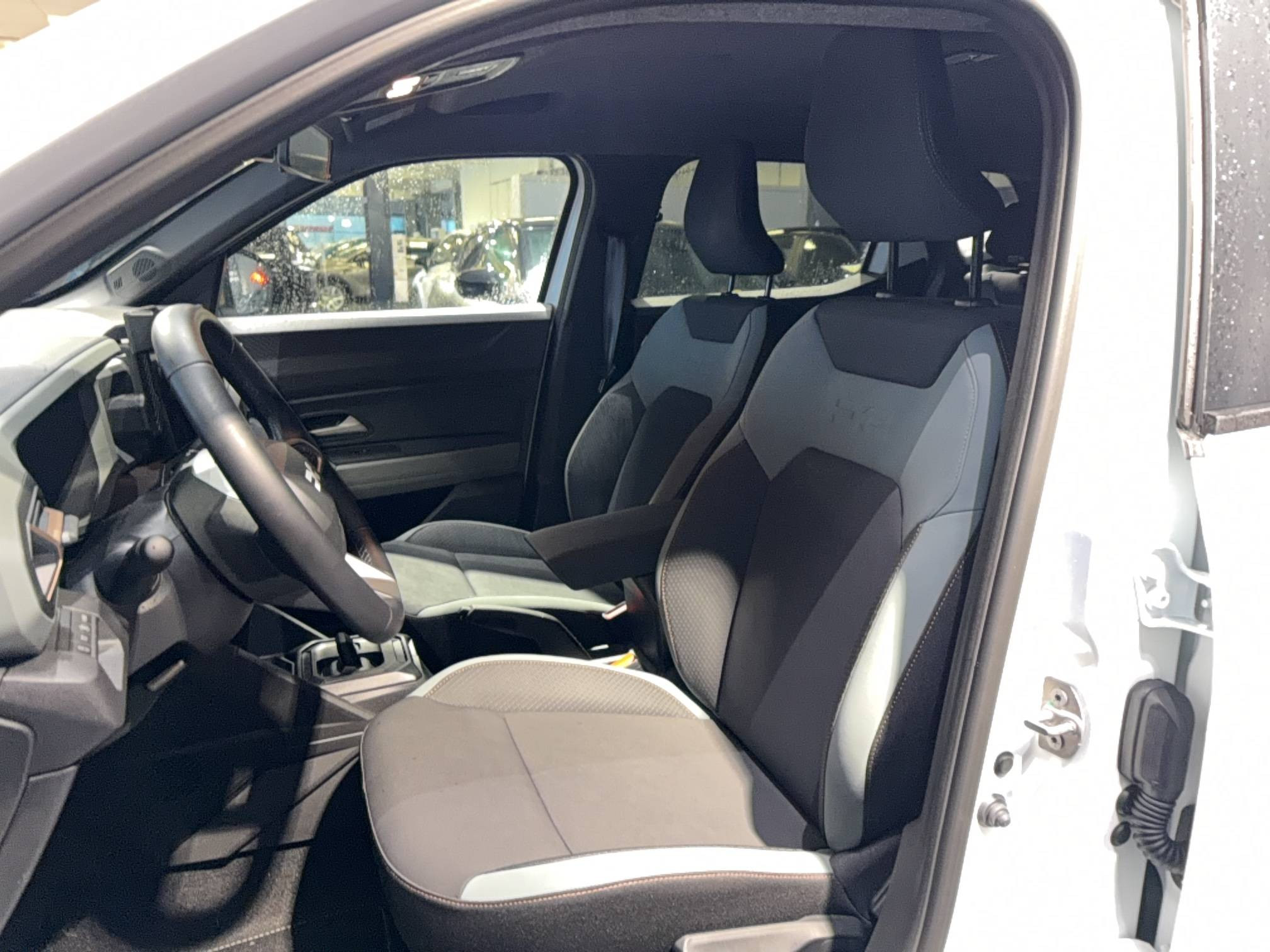 Vente en ligne Dacia Duster  Hybrid 140 au prix de 28 990 €