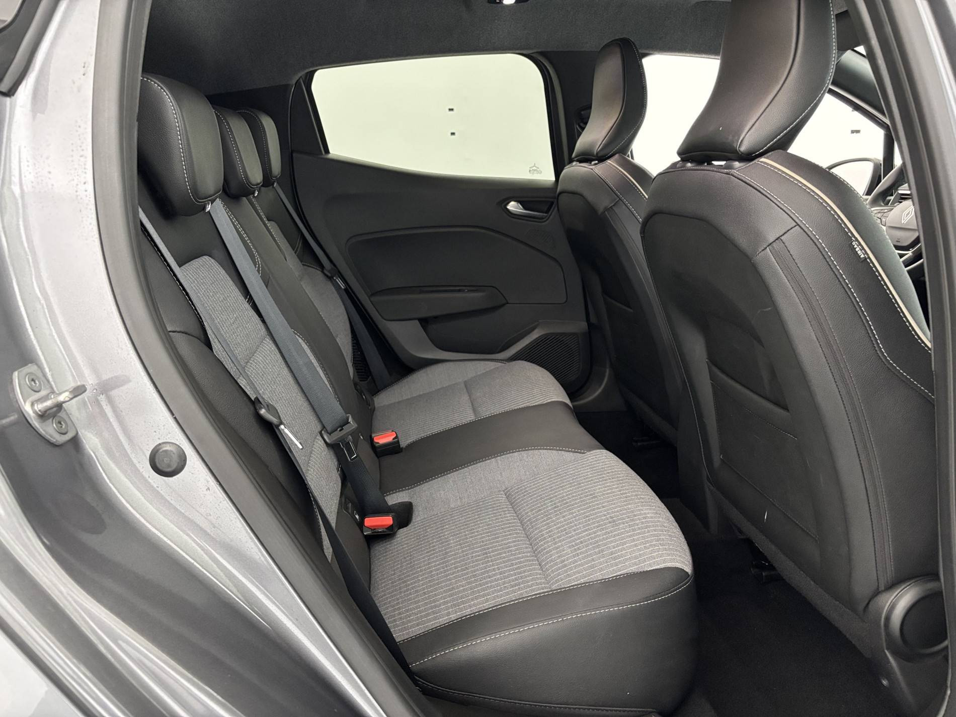 Vente en ligne Renault Clio 5 Clio E-Tech full hybrid 145 ch GSR2 au prix de 20 890 €