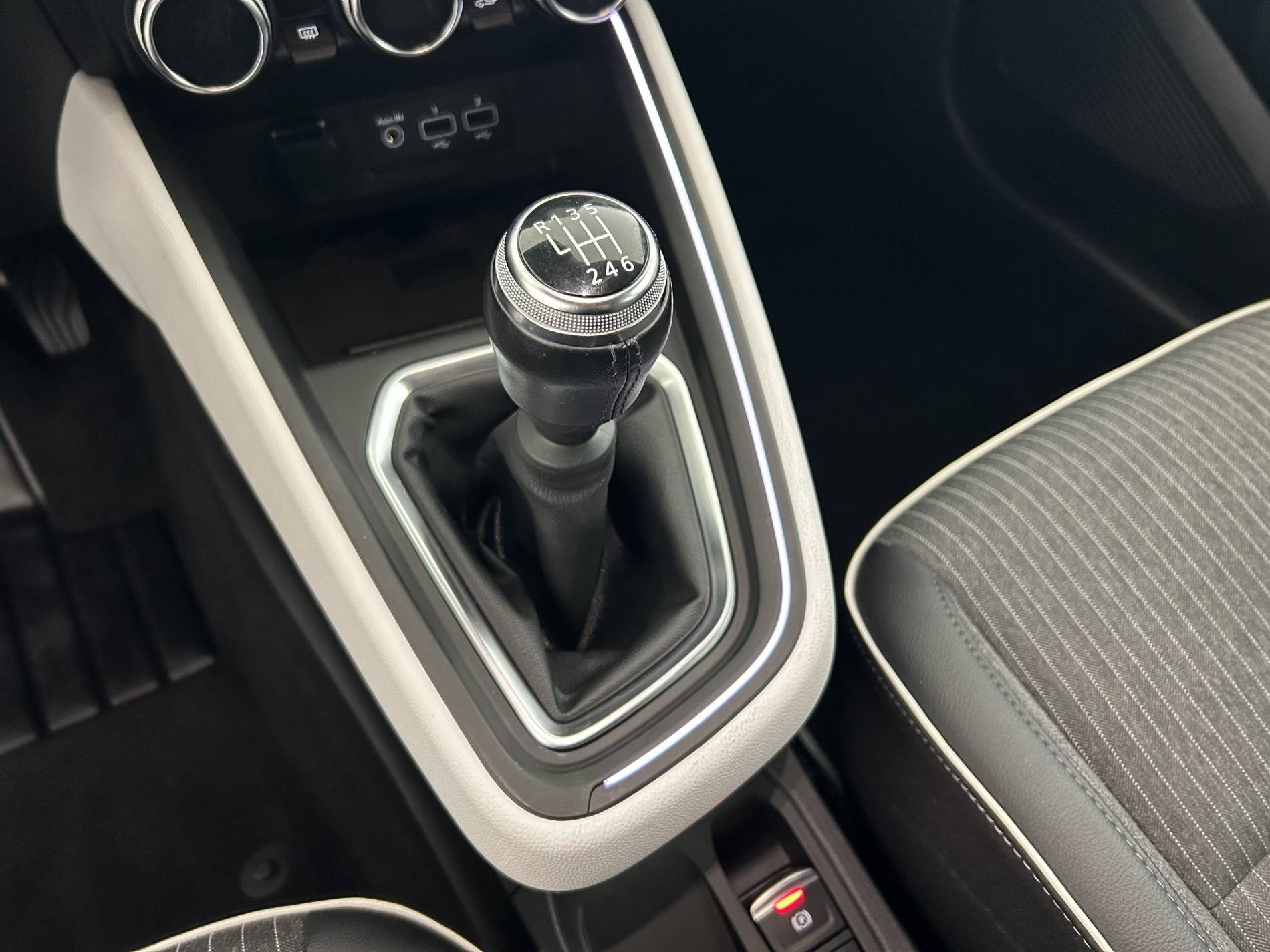 Vente en ligne Renault Clio 5 Clio TCe 90 - 21N au prix de 15 490 €