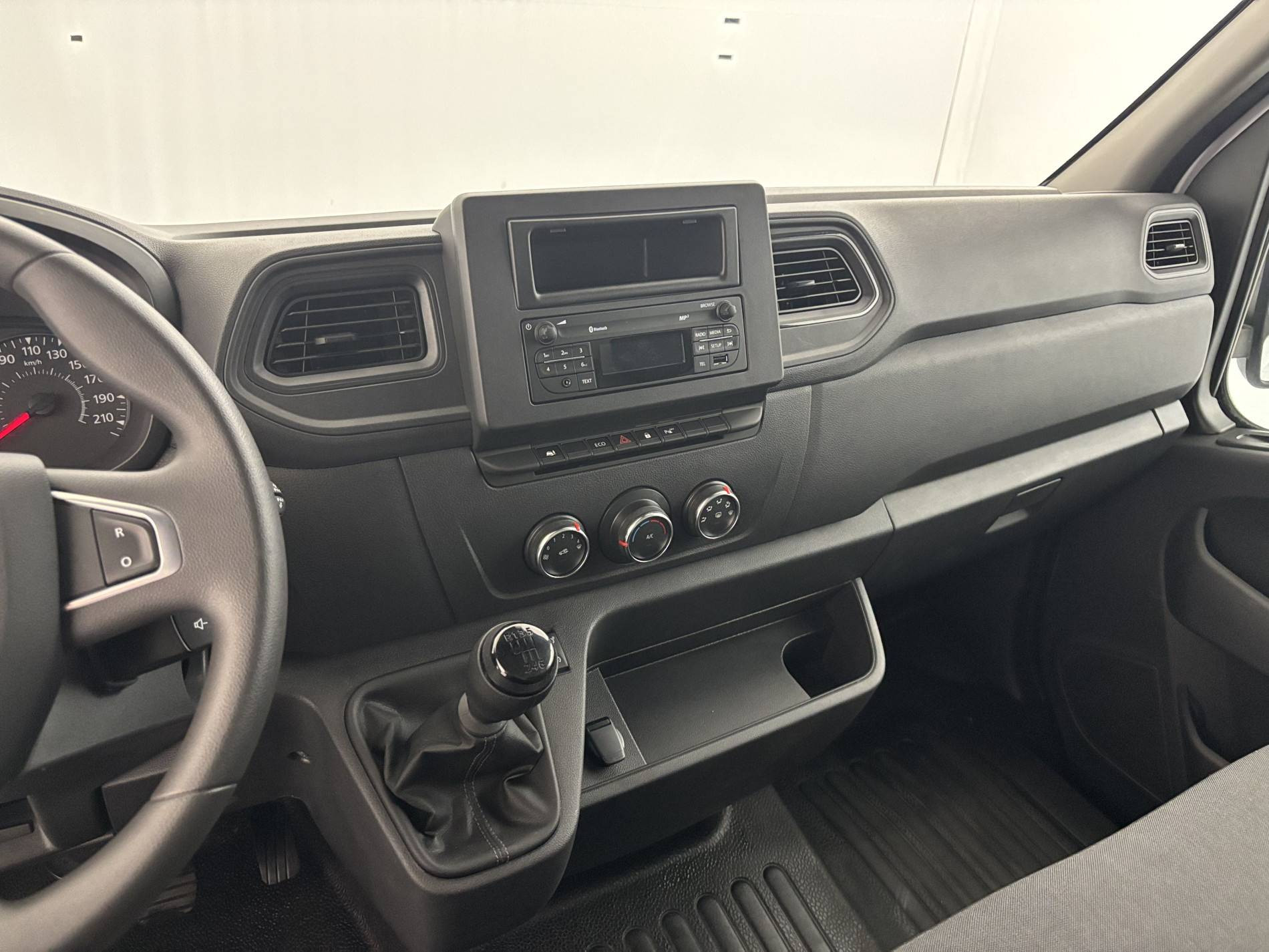 Vente en ligne Renault Master Fourgon MASTER FGN TRAC F3500 L2H2 BLUE DCI 135 au prix de 24 990 €