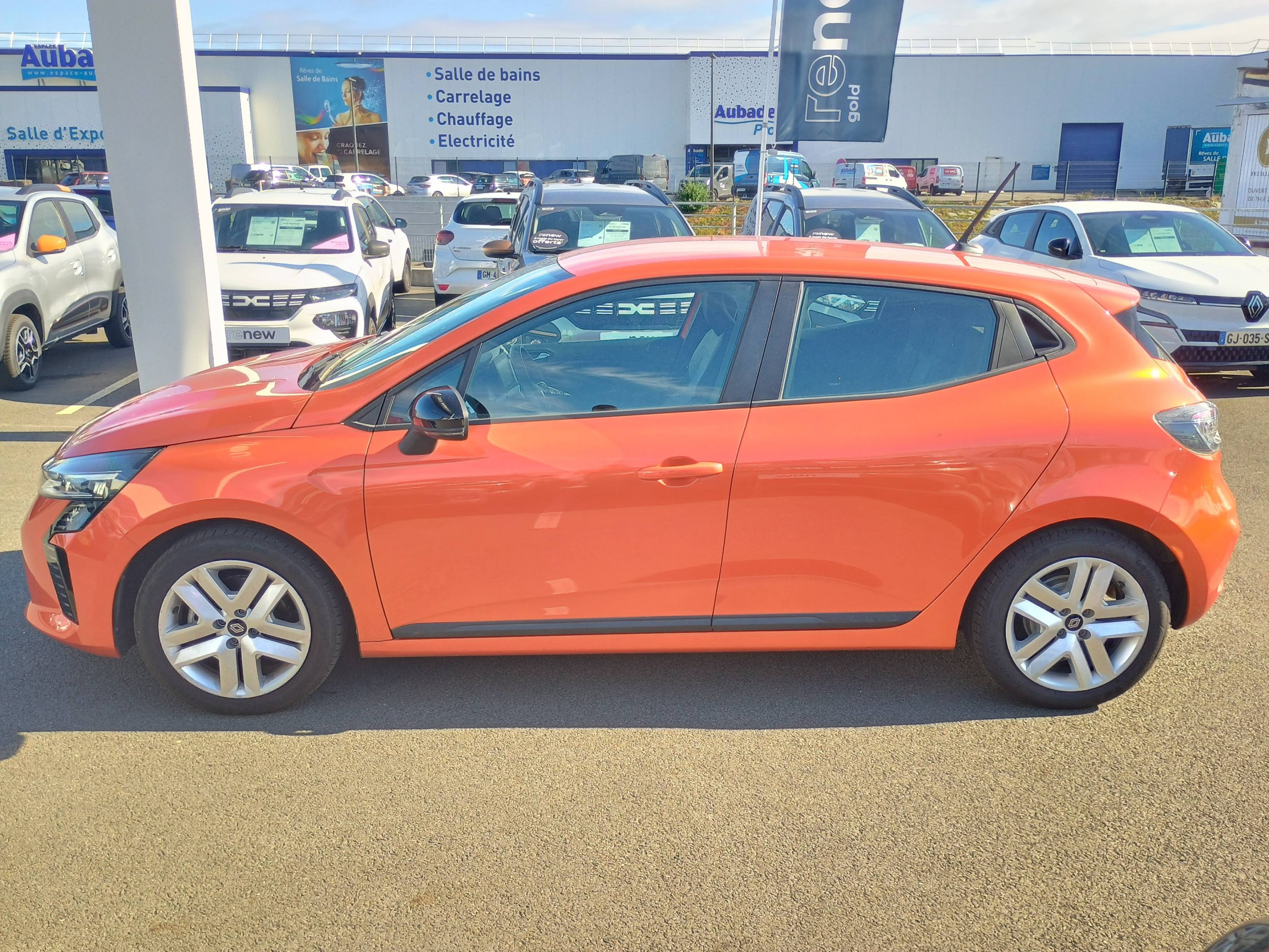 Vente en ligne Renault Clio 5 Clio E-Tech full hybrid 145 au prix de 16 300 €