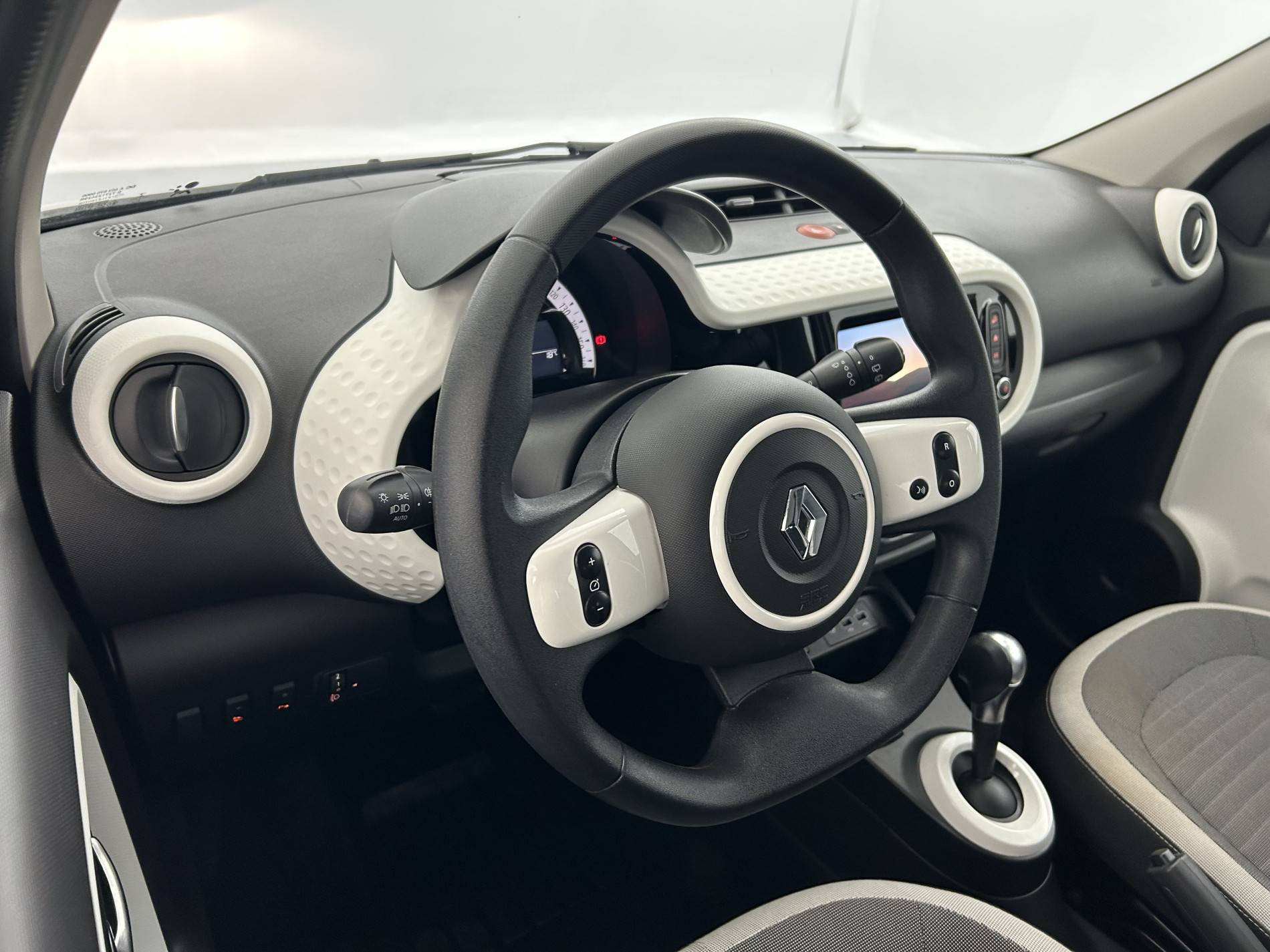 Vente en ligne Renault Twingo Electrique Twingo III E-Tech au prix de 11 990 €