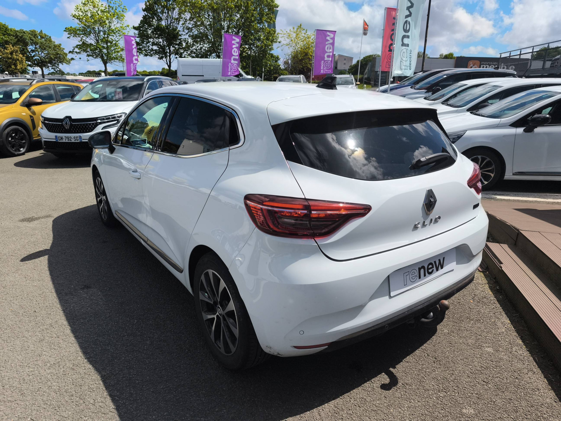 Vente en ligne Renault Clio 5 Clio E-Tech full hybrid 145 au prix de 16 290 €