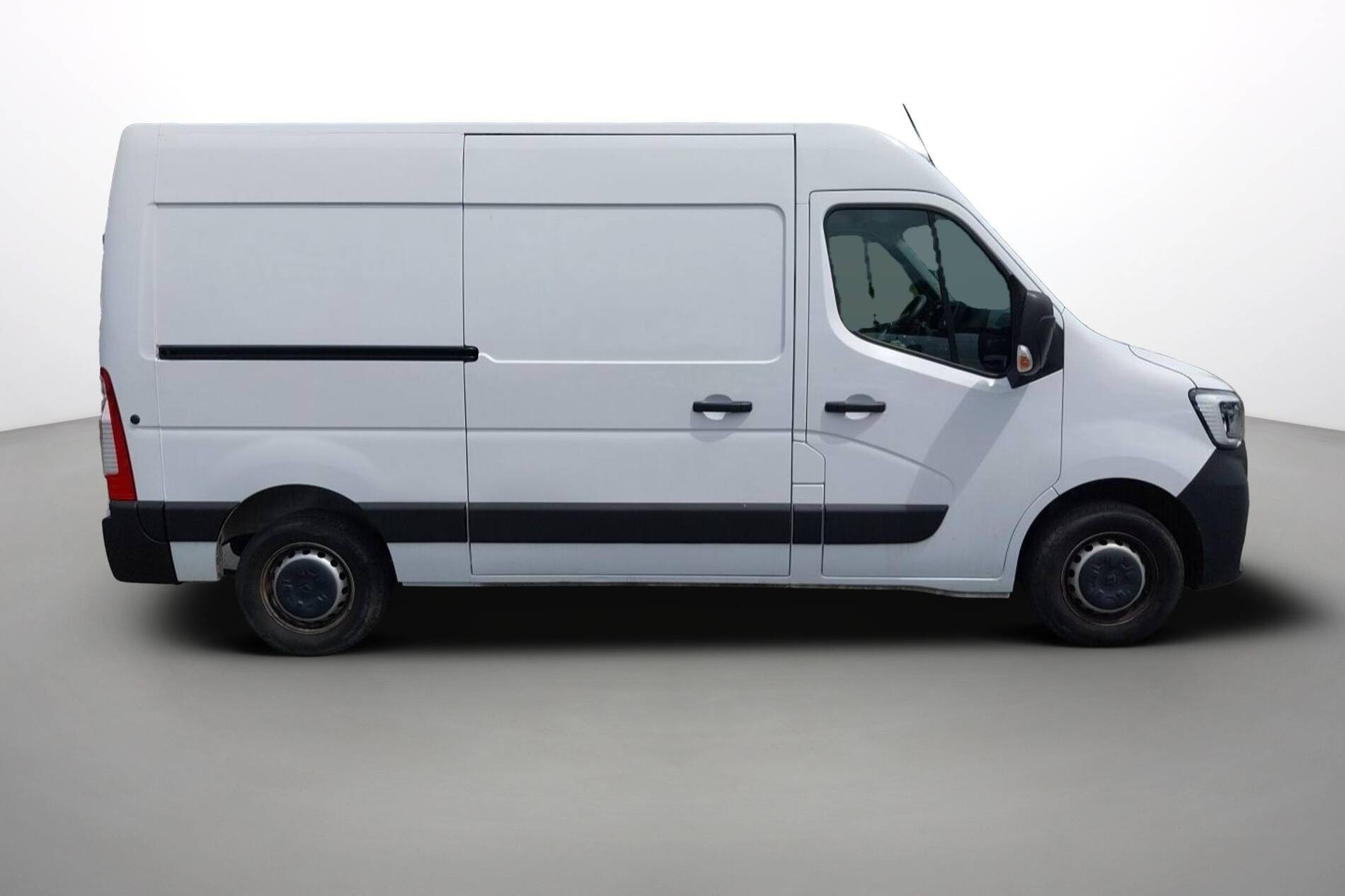 Vente en ligne Renault Master Fourgon MASTER FGN TRAC F3500 L2H2 BLUE DCI 135 au prix de 26 990 €