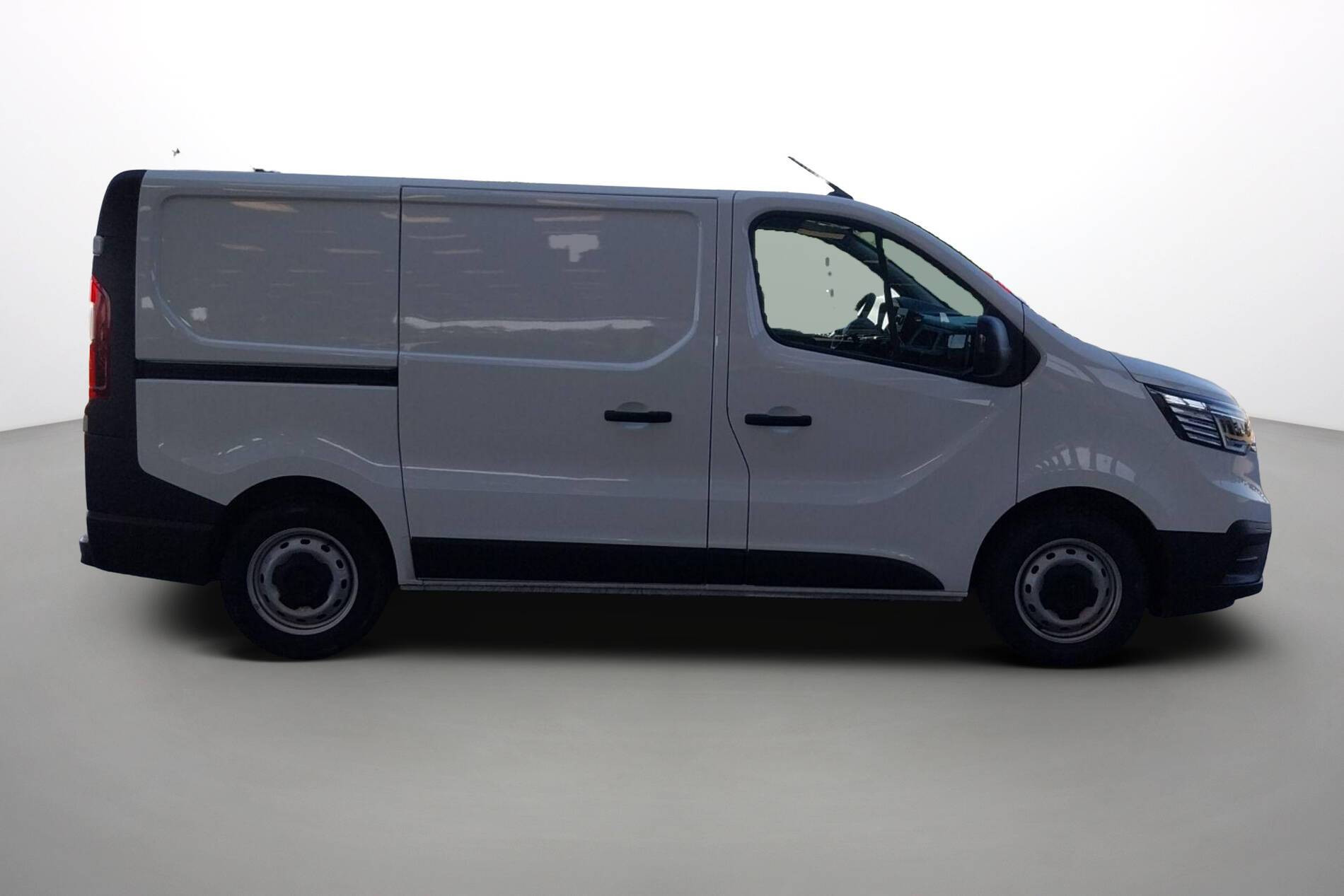 Vente en ligne Renault Trafic 3 Fourgon TRAFIC FG BLUE DCI 130 L1H1 3T GSR2 au prix de 22 790 €