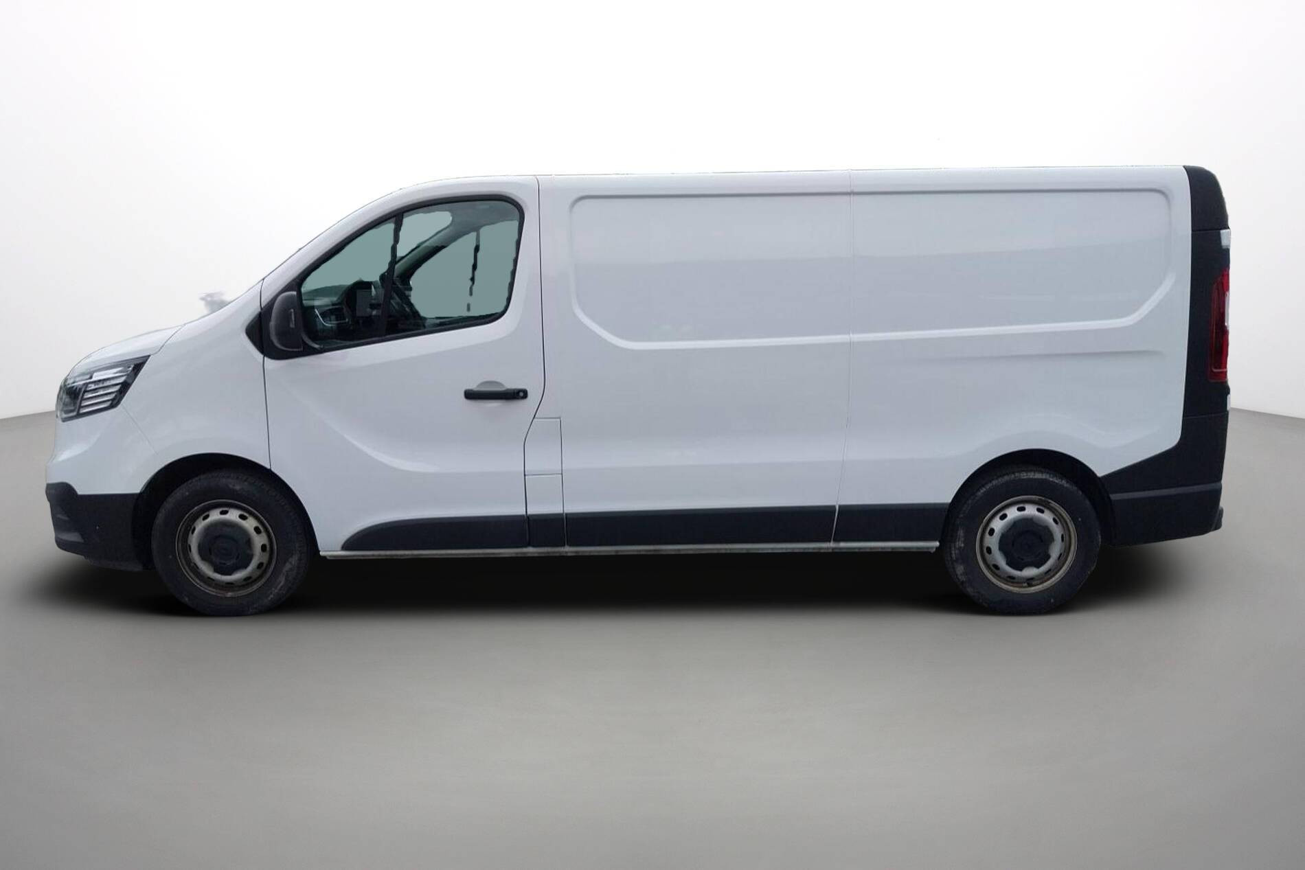 Vente en ligne Renault Trafic 3 Fourgon TRAFIC FGN L2H1 3000 KG BLUE DCI 130 au prix de 20 490 €