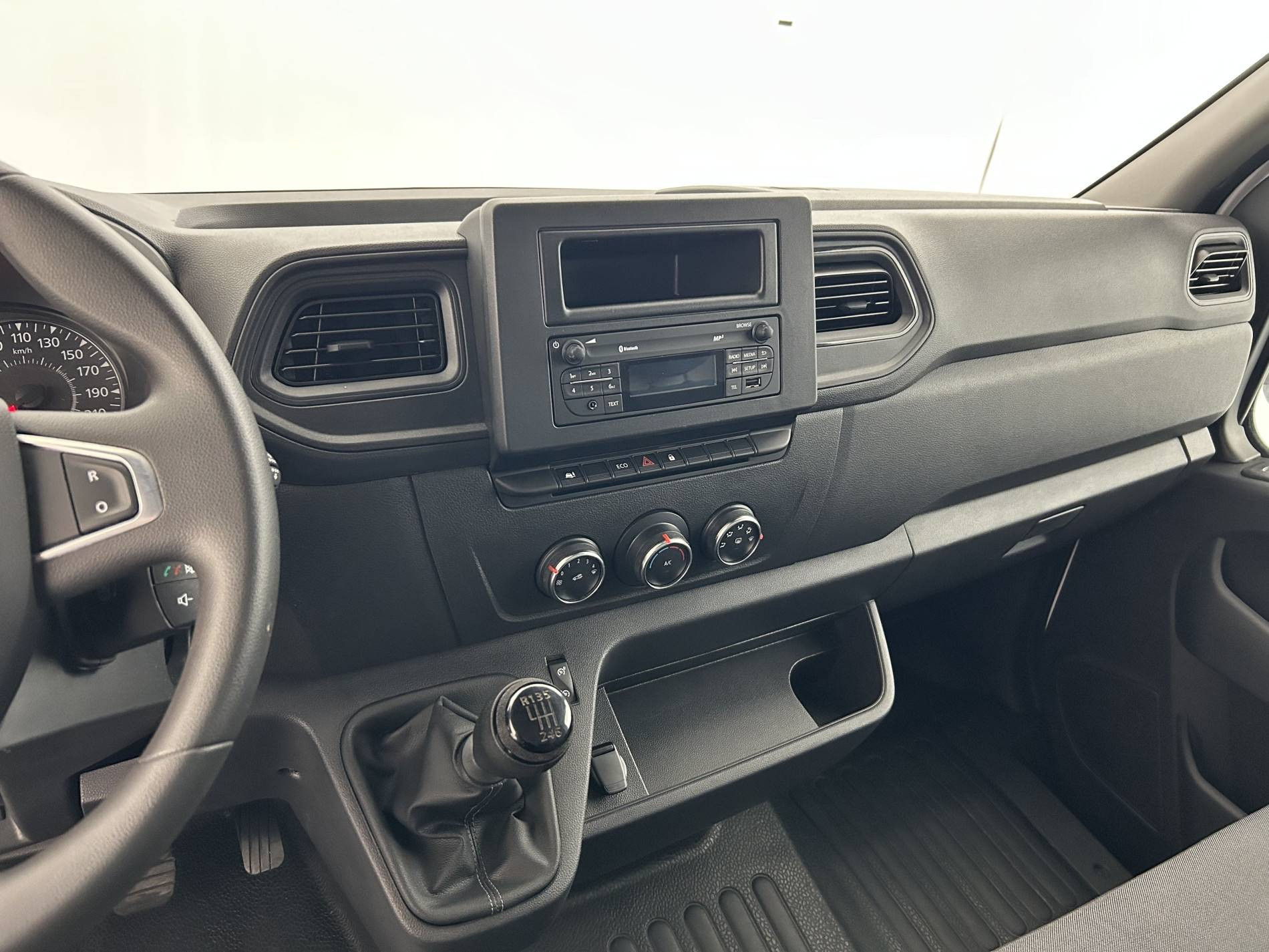 Vente en ligne Renault Master Fourgon MASTER FGN TRAC F3500 L2H2 BLUE DCI 135 au prix de 26 990 €