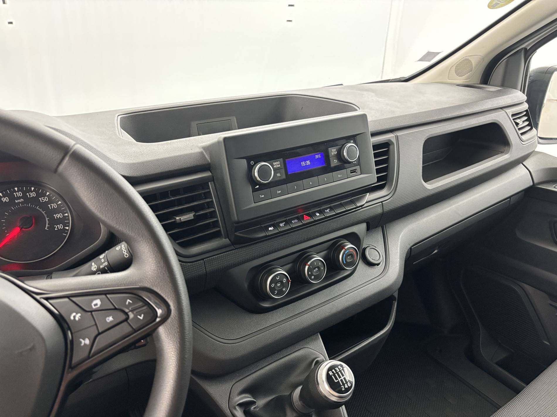Vente en ligne Renault Trafic 3 Fourgon TRAFIC FGN L1H1 2800 KG BLUE DCI 110 au prix de 21 490 €