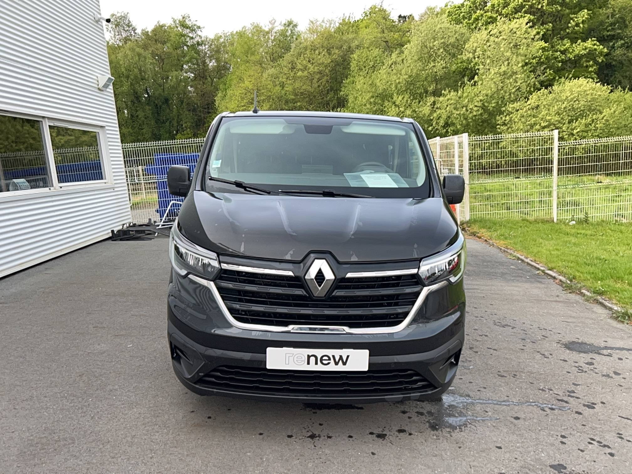 Vente en ligne Renault Trafic Cabine Approfondie TRAFIC CA L1H1 3000 KG BLUE DCI 150 EDC au prix de 23 990 €