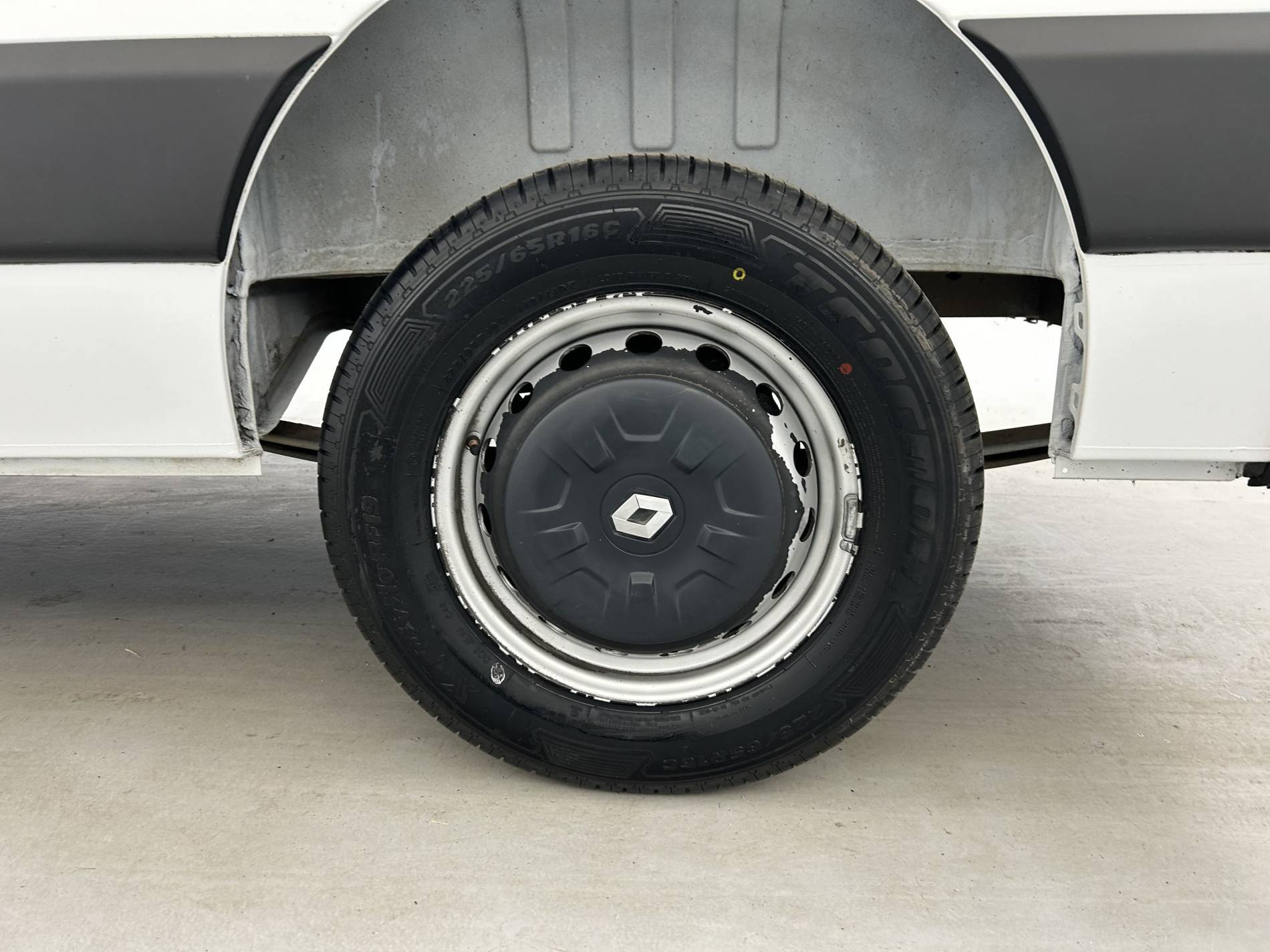 Vente en ligne Renault Master Fourgon MASTER FGN TRAC F3500 L2H2 DCI 135 au prix de 18 990 €