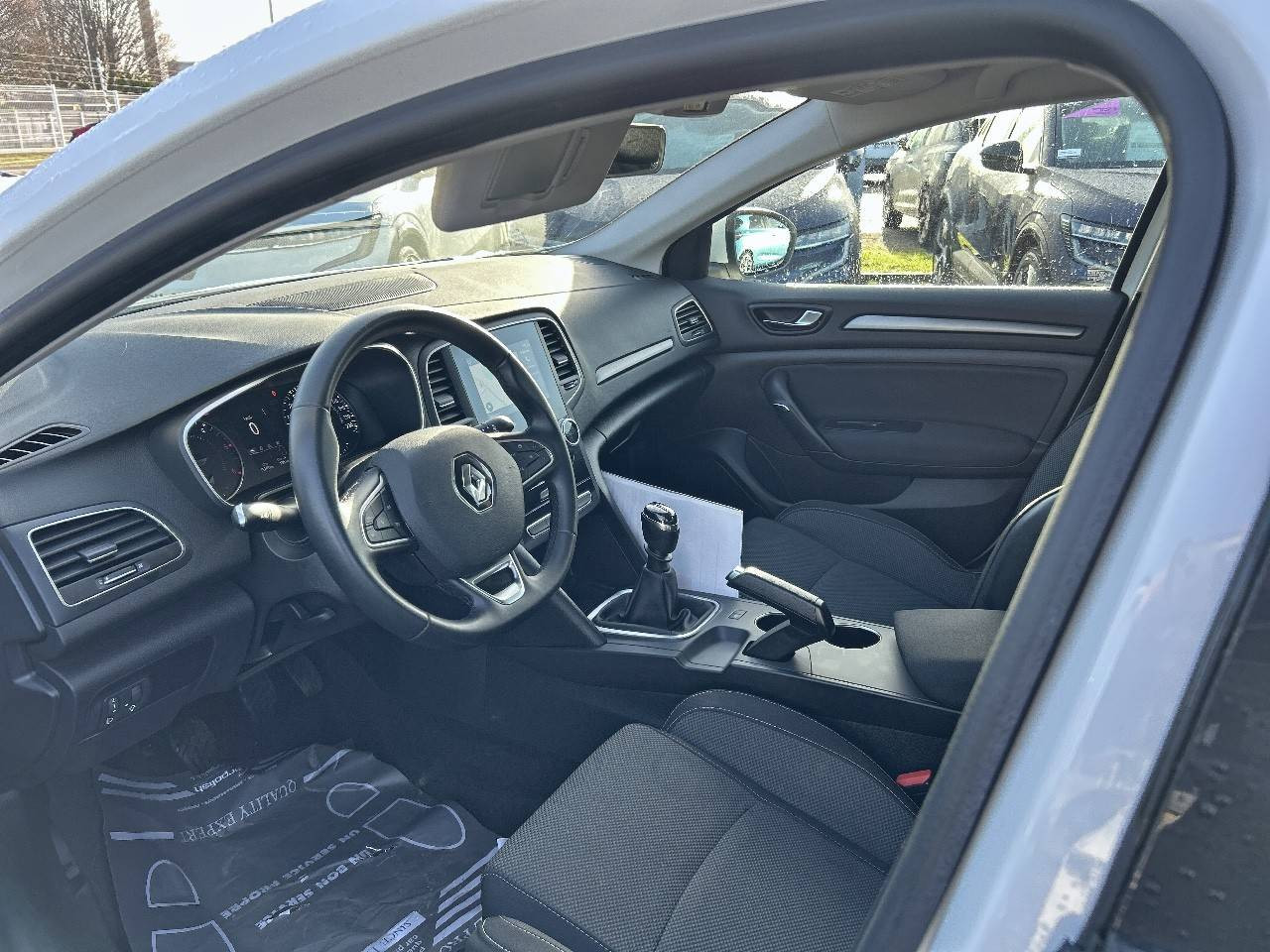 Vente en ligne Renault Megane 4  Blue dCi 115 au prix de 16 490 €