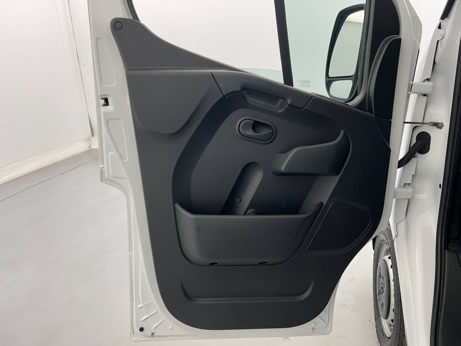 Vente en ligne Renault Master Fourgon MASTER FGN TRAC F3500 L2H2 BLUE DCI 135 au prix de 24 990 €
