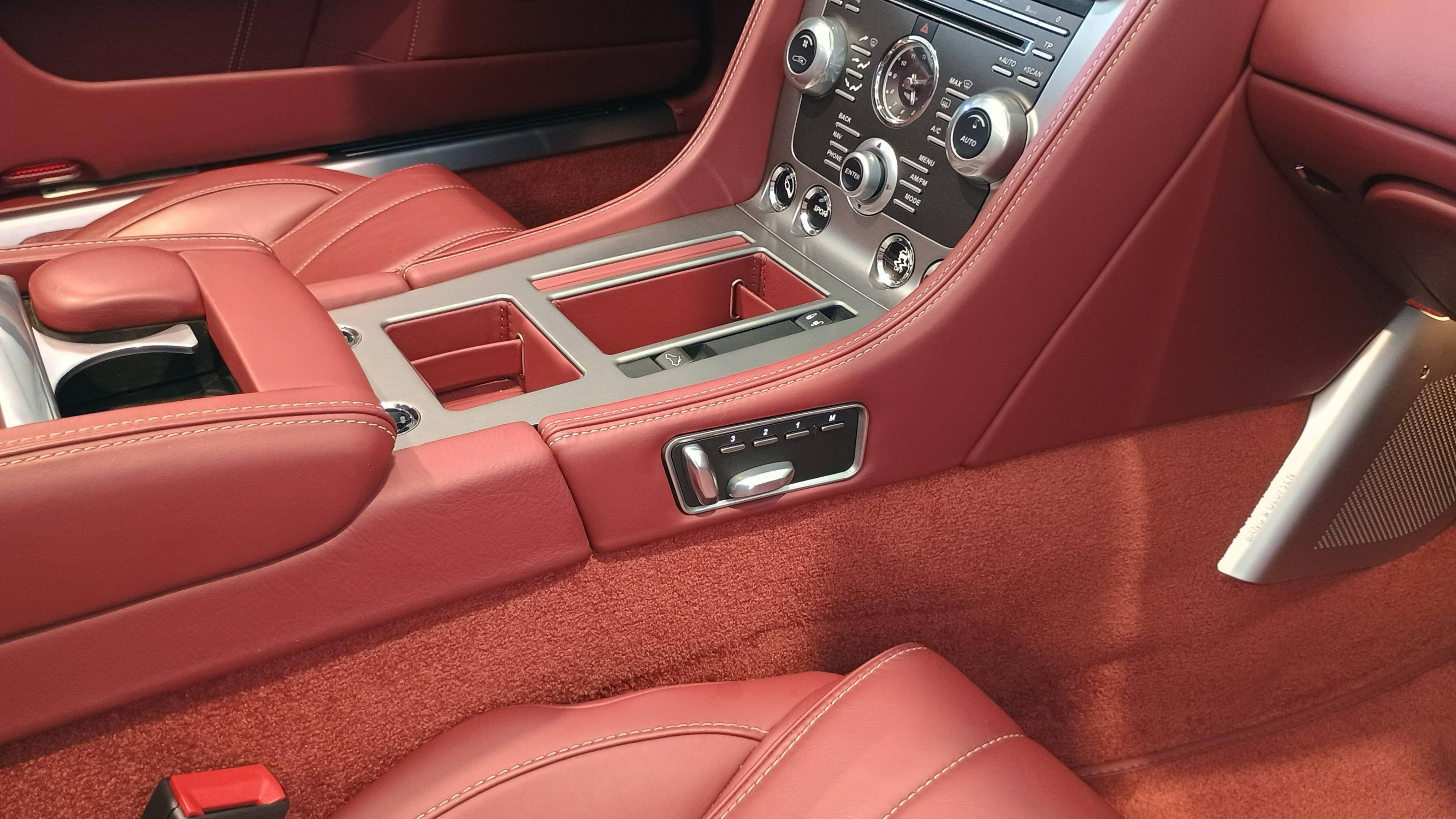 Vente en ligne Aston Martin DB9 DB9 au prix de 99 990 €