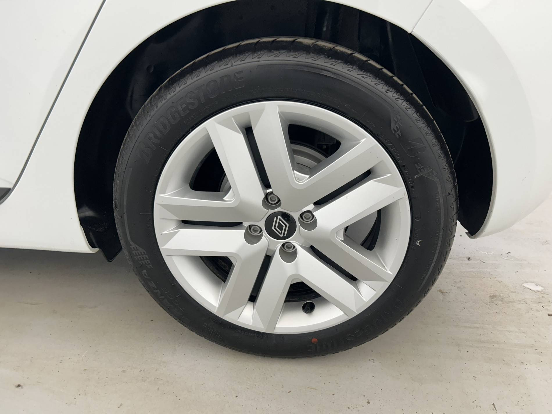 Vente en ligne Renault Clio 5 Clio E-Tech full hybrid 145 ch GSR2 au prix de 19 790 €