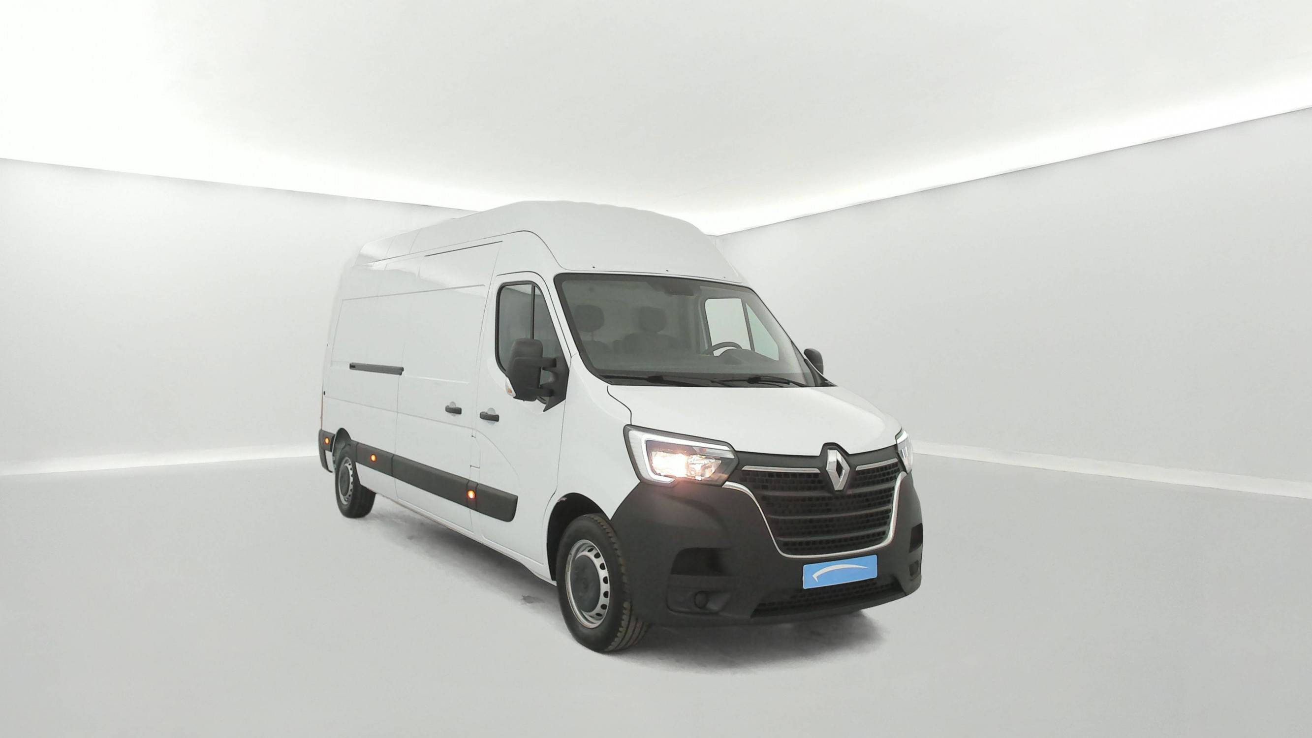 Vente en ligne Renault Master Fourgon MASTER FGN TRAC F3500 L3H3 BLUE DCI 135 au prix de 29 999 €