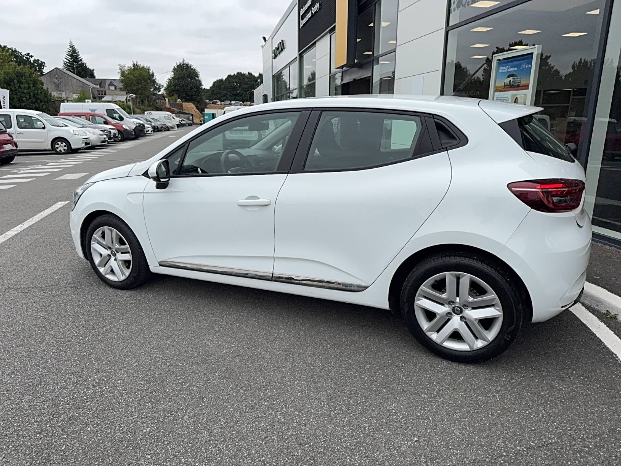 Vente en ligne Renault Clio 5 Clio TCe 90 - 21N au prix de 12 990 €