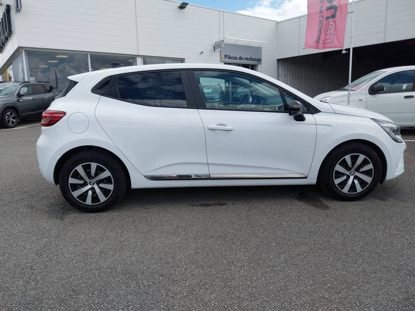 Vente en ligne Renault Clio 5 Clio TCe 90 au prix de 14 990 €