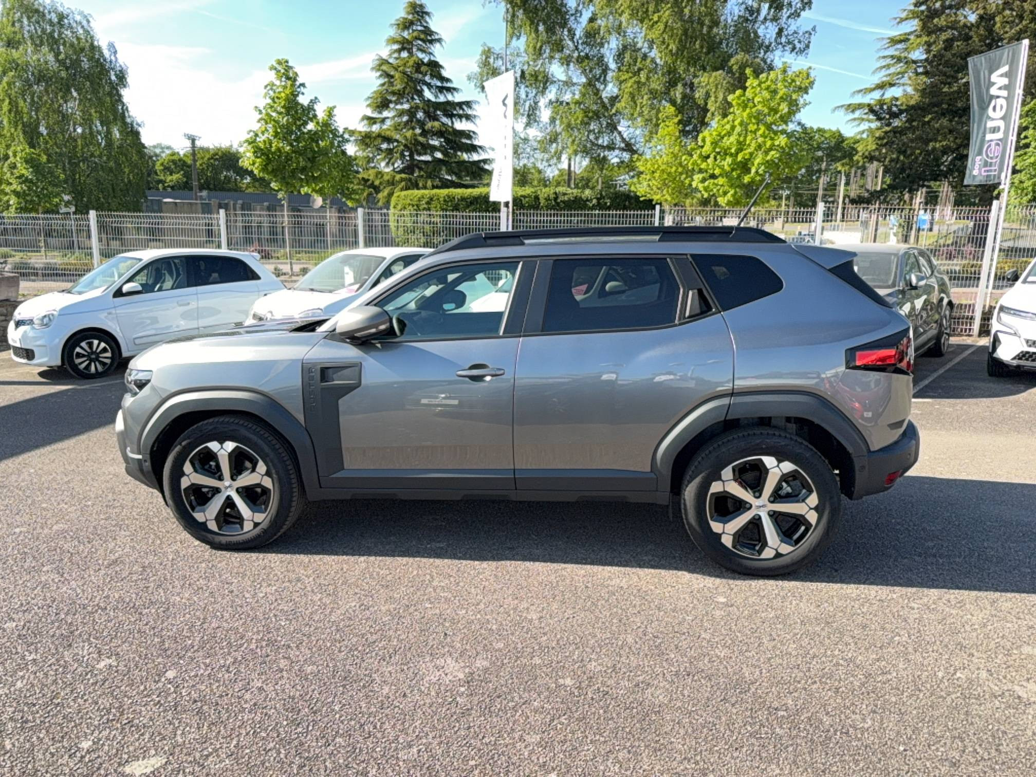 Vente en ligne Dacia Duster  Hybrid 140 au prix de 26 490 €