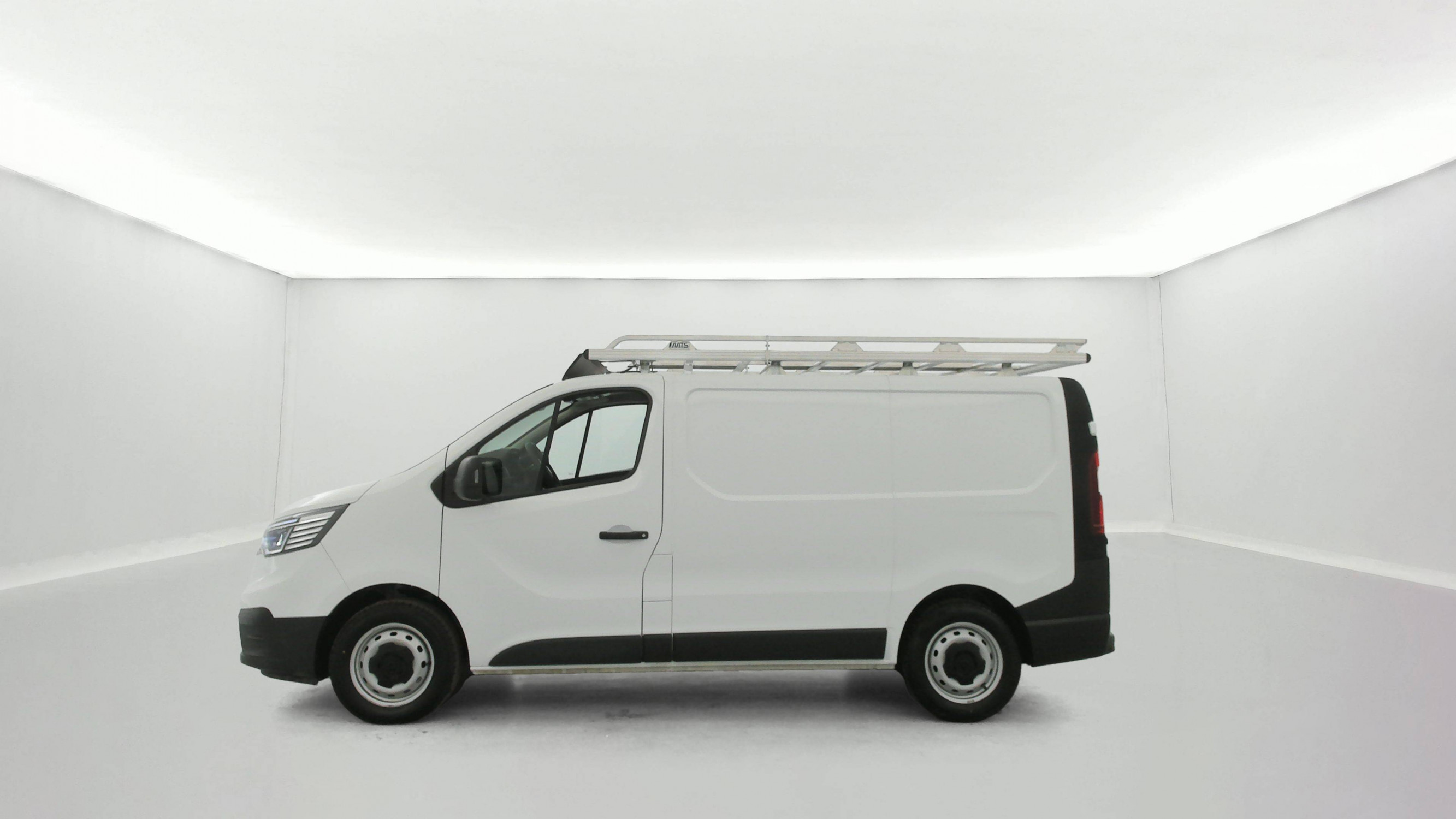 Vente en ligne Renault Trafic 3 Fourgon TRAFIC FGN L1H1 2800 KG BLUE DCI 110 au prix de 20 990 €
